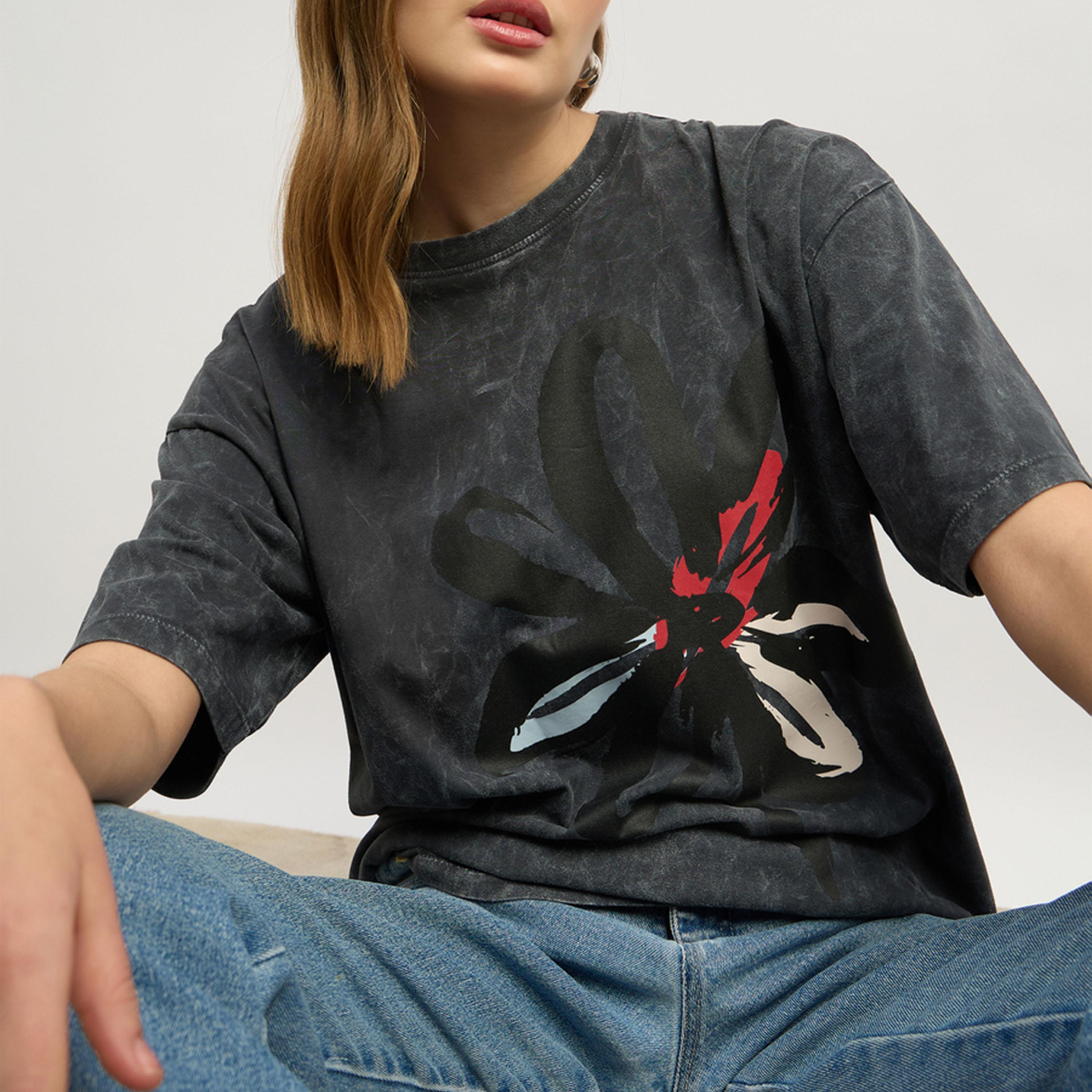 ستايلي - تي شيرت كبير الحجم بياقة دائرية وطبعة جرافيكية-women-clothing-tshirts-image-6