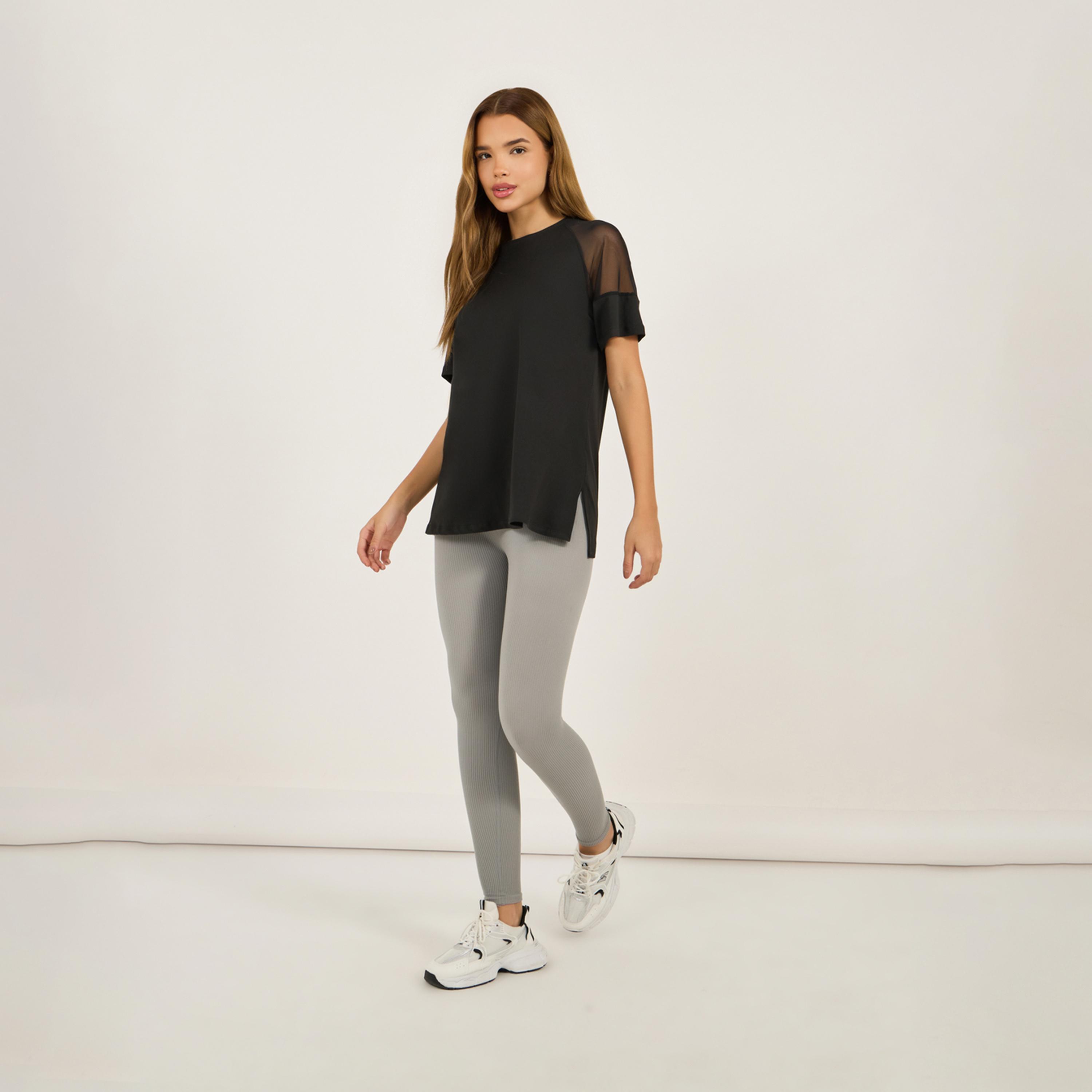 ستايلي - بلوزة رياضية بأكمام قصيرة وشعار عمودي وظهر مزين-women-clothing-tshirts-image-2