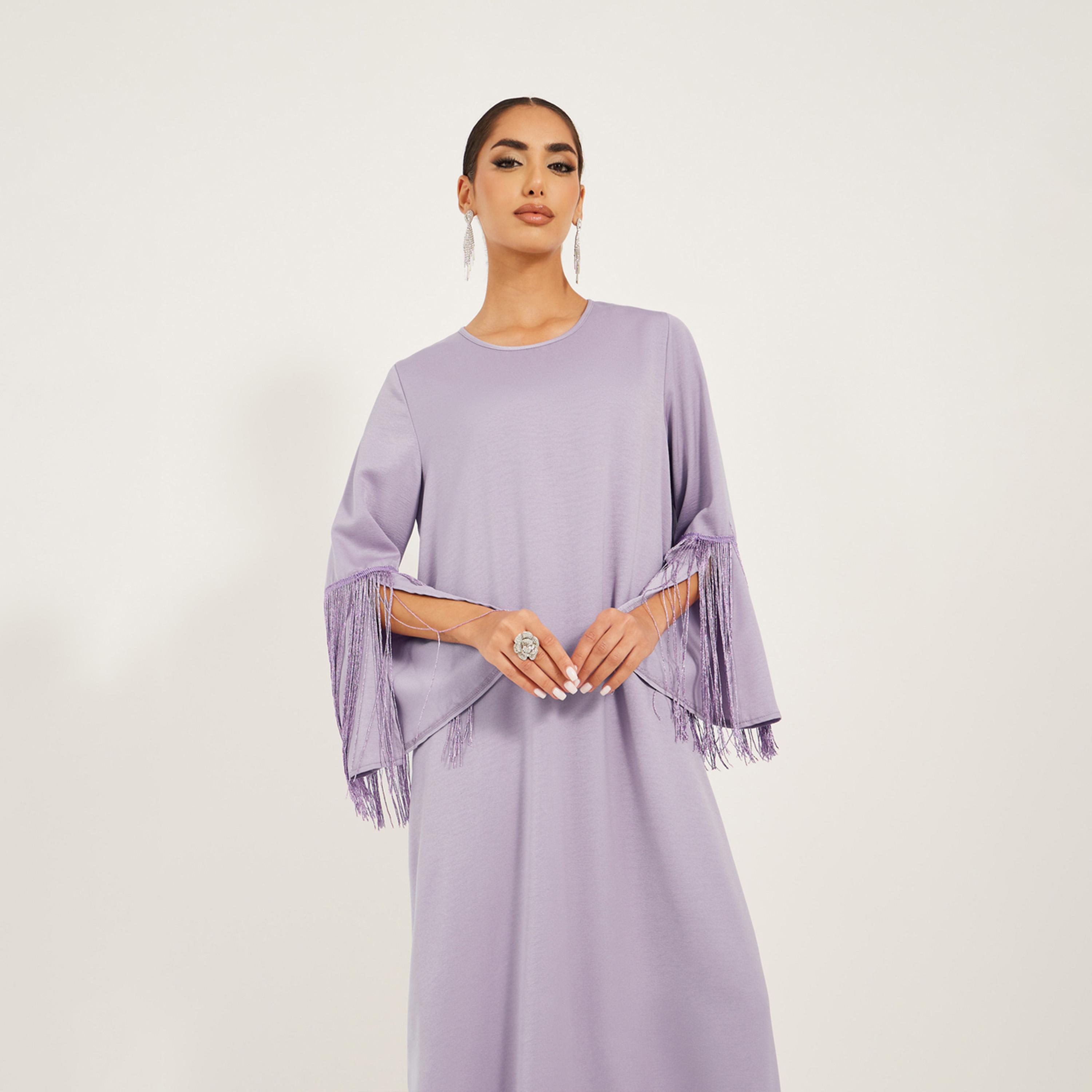 ستايلي - جلابية من الساتان غير اللامع مع حواف شراشيب على أطراف الأكمام-women-arabicclothing-jalabiyas-image-3