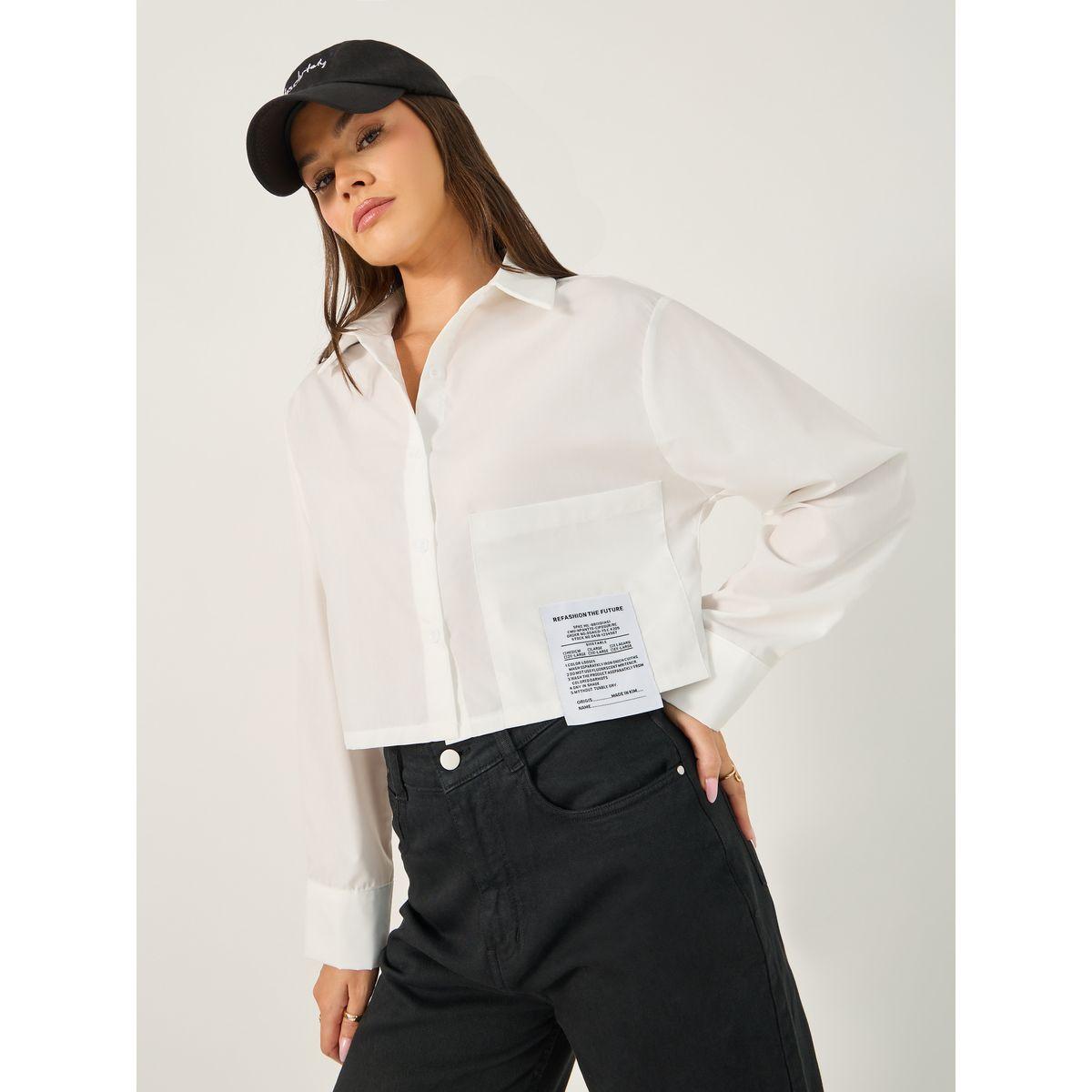 بلوزة قصيرة بقصة بوكسي مزينة بشارة مطبوعة-women-clothing-shirtsandblouses-shirts-image-1