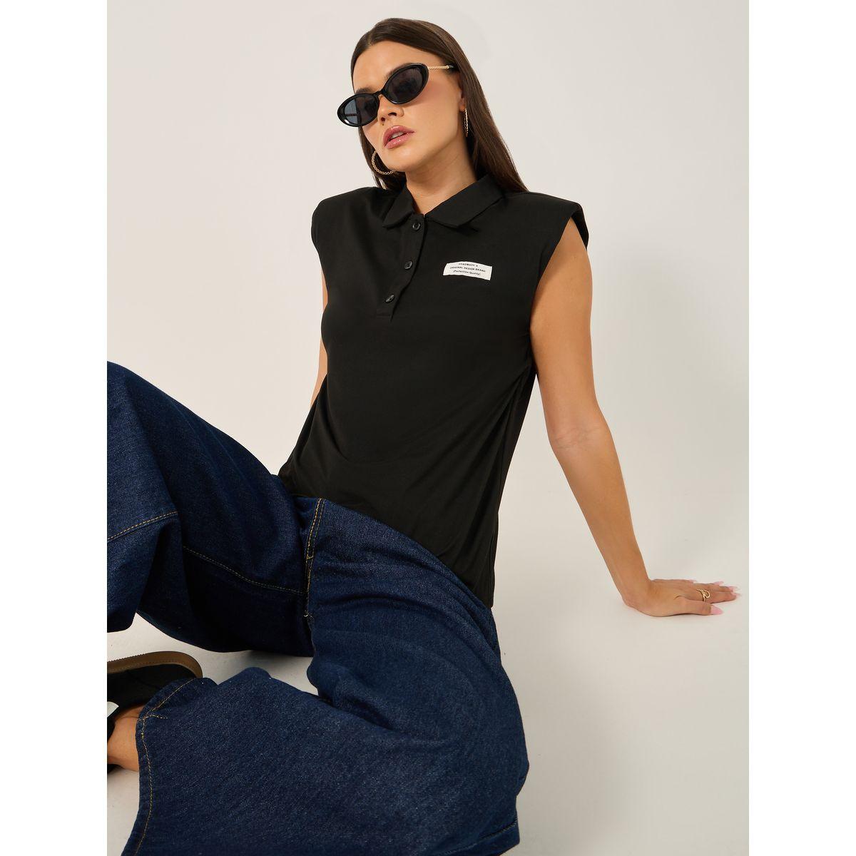 بلوزة بقصة عادية وأكتاف مبطنة مع شارة-women-clothing-tshirts-image-1