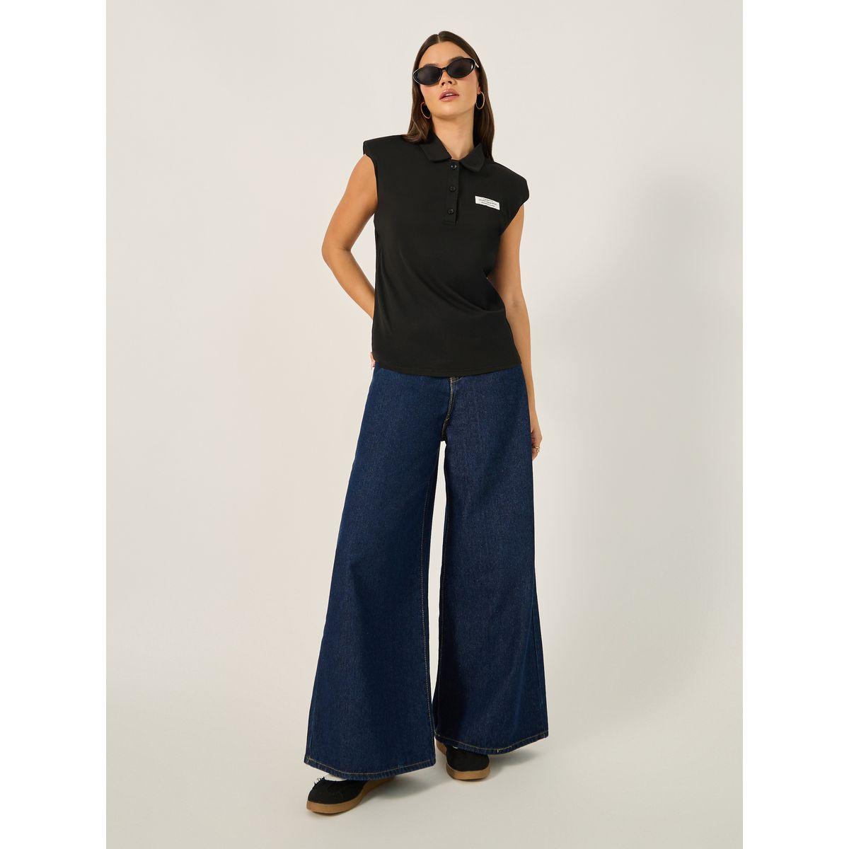 بلوزة بقصة عادية وأكتاف مبطنة مع شارة-women-clothing-tshirts-image-2