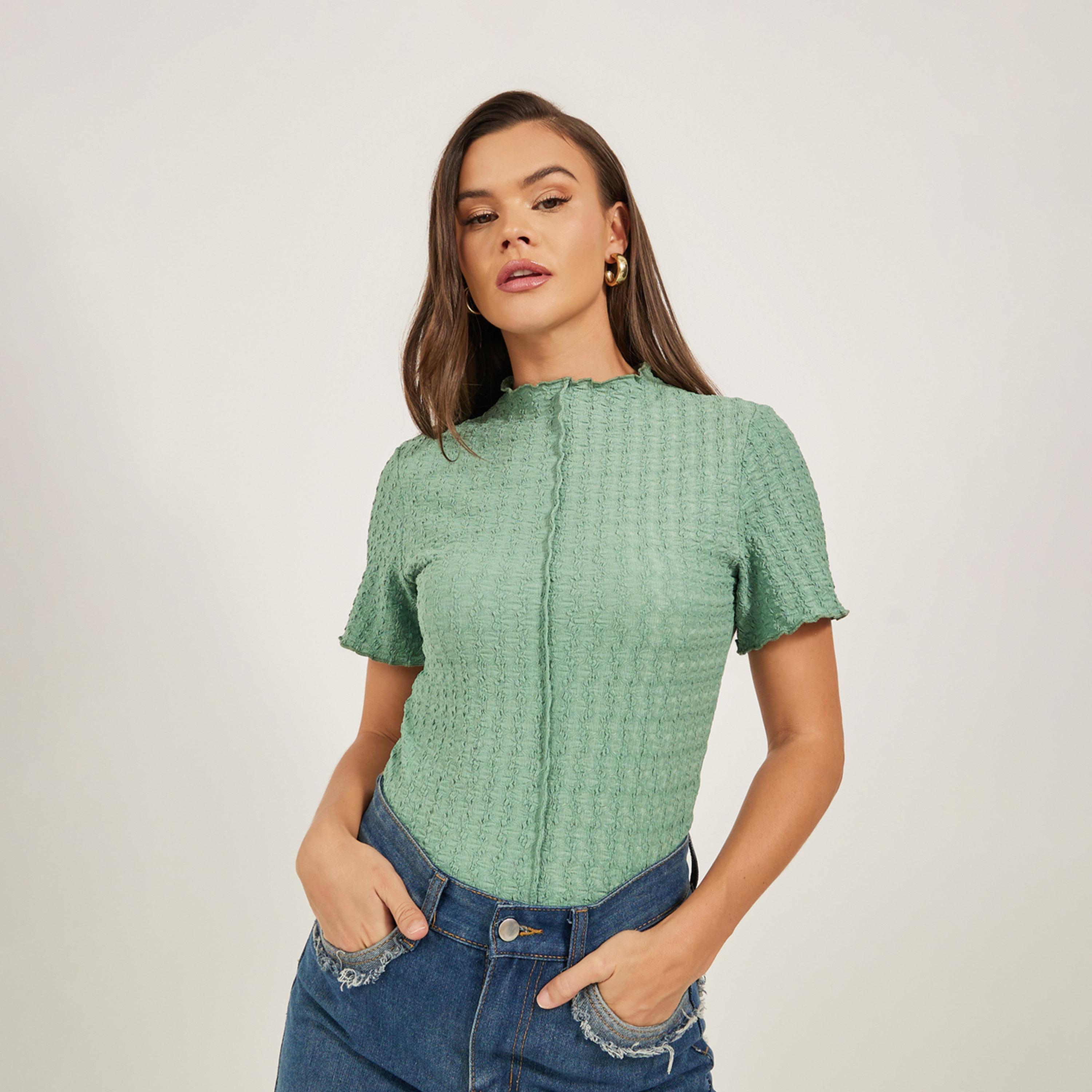 ستايلي - تي شيرت ملائم للجسم برقبة عالية بحافة متعرجة-women-clothing-tshirts-image-1