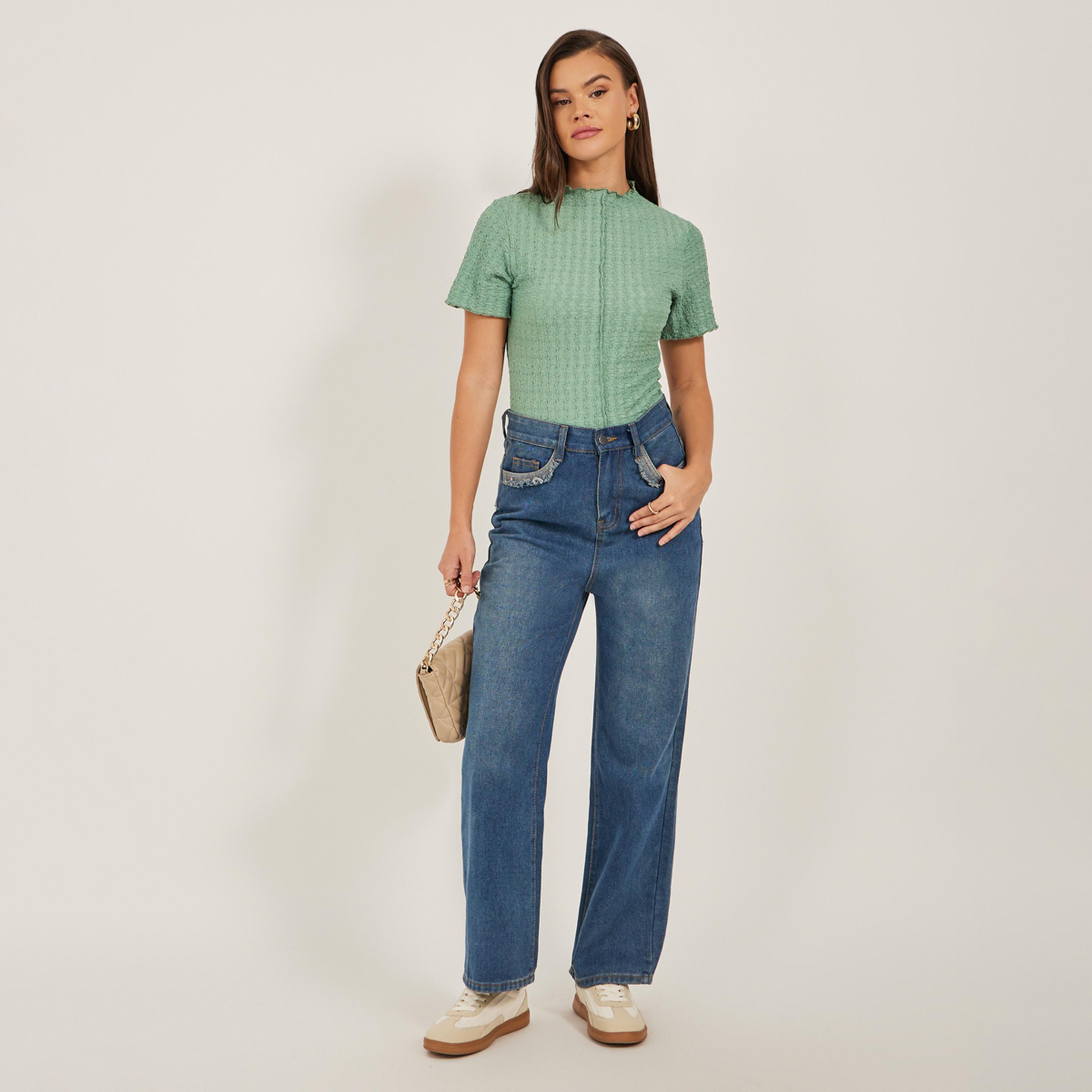 ستايلي - تي شيرت ملائم للجسم برقبة عالية بحافة متعرجة-women-clothing-tshirts-image-2