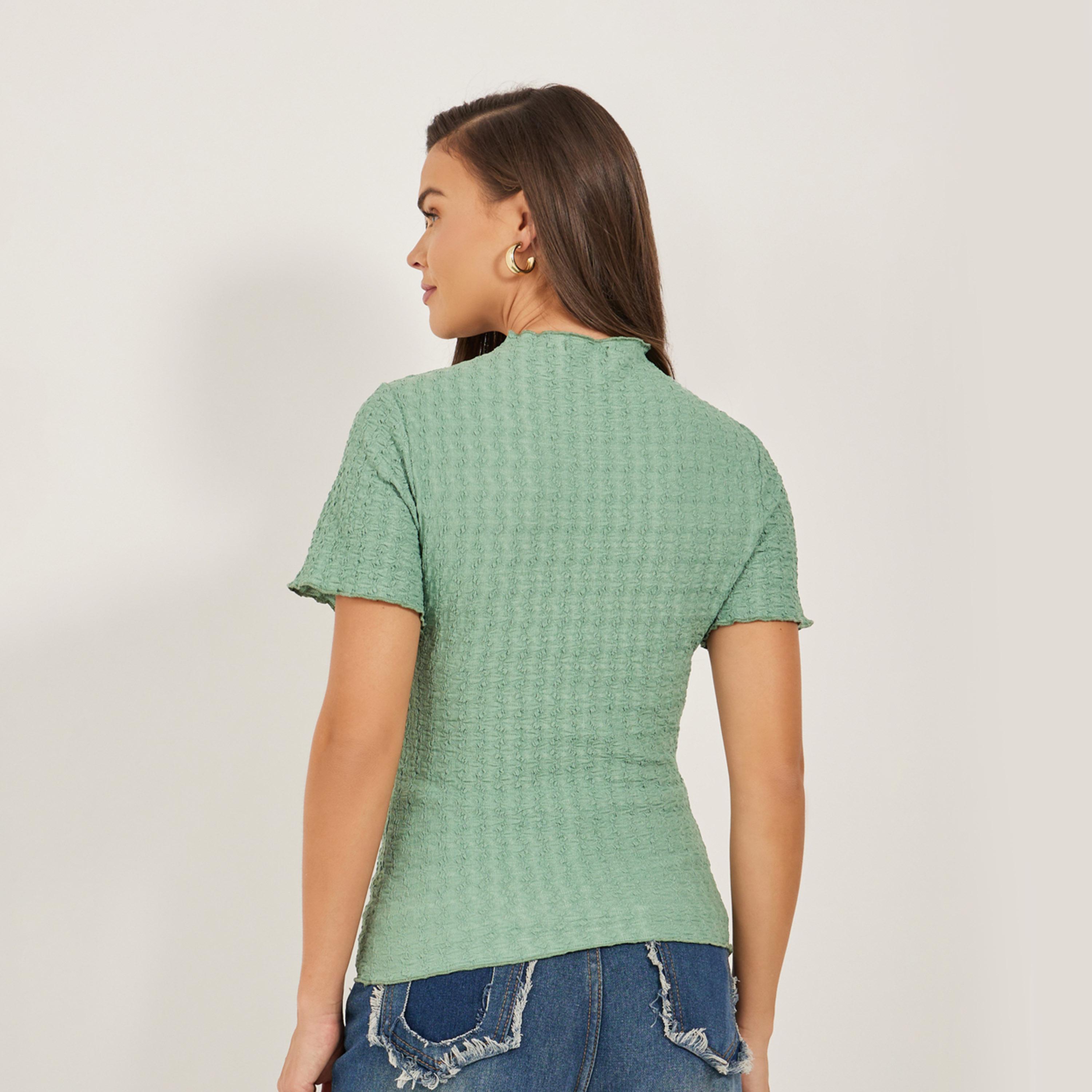 ستايلي - تي شيرت ملائم للجسم برقبة عالية بحافة متعرجة-women-clothing-tshirts-image-5