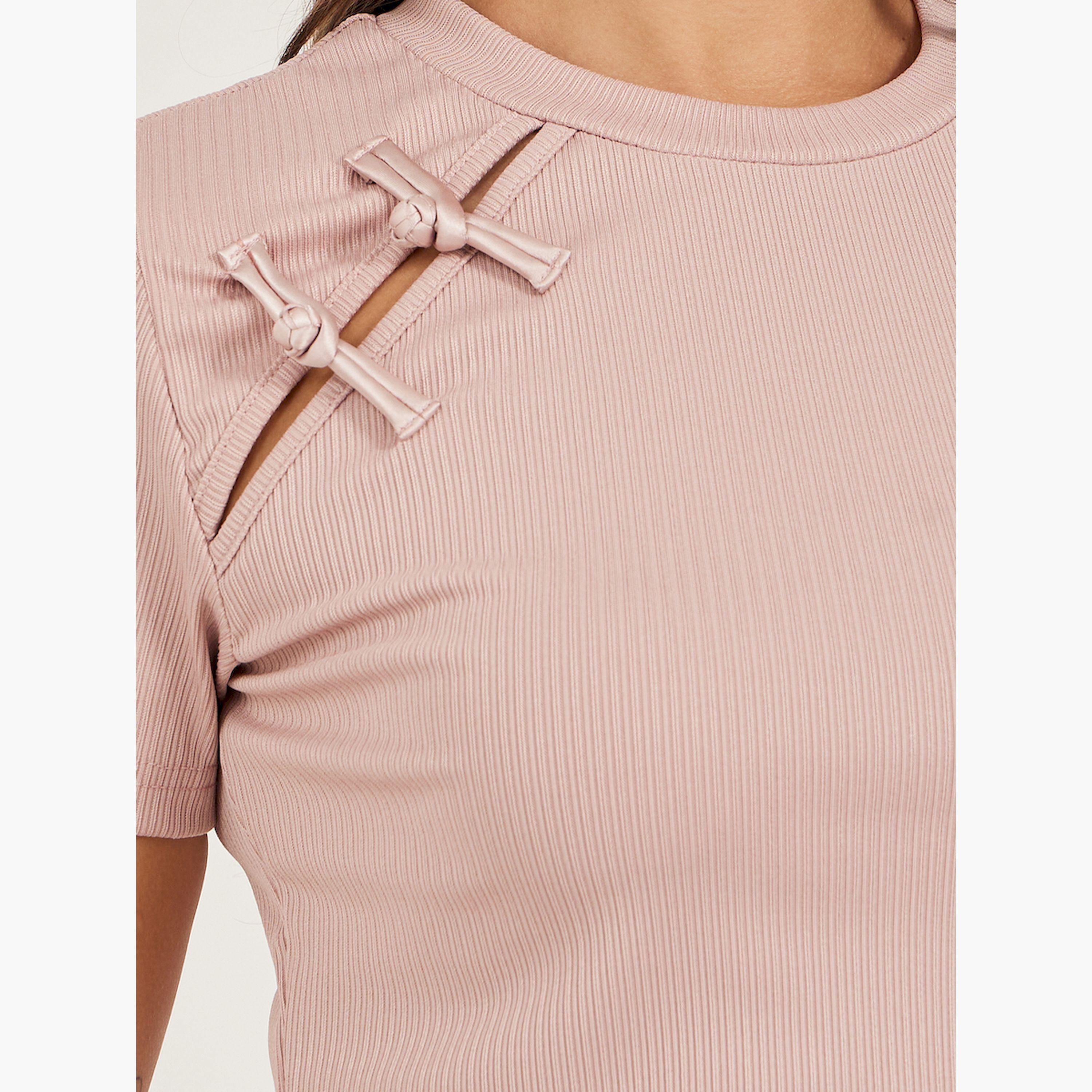ستايلي -  تي شيرت برقبة دائرية وتفاصيل فيونكة-women-clothing-tshirts-image-5