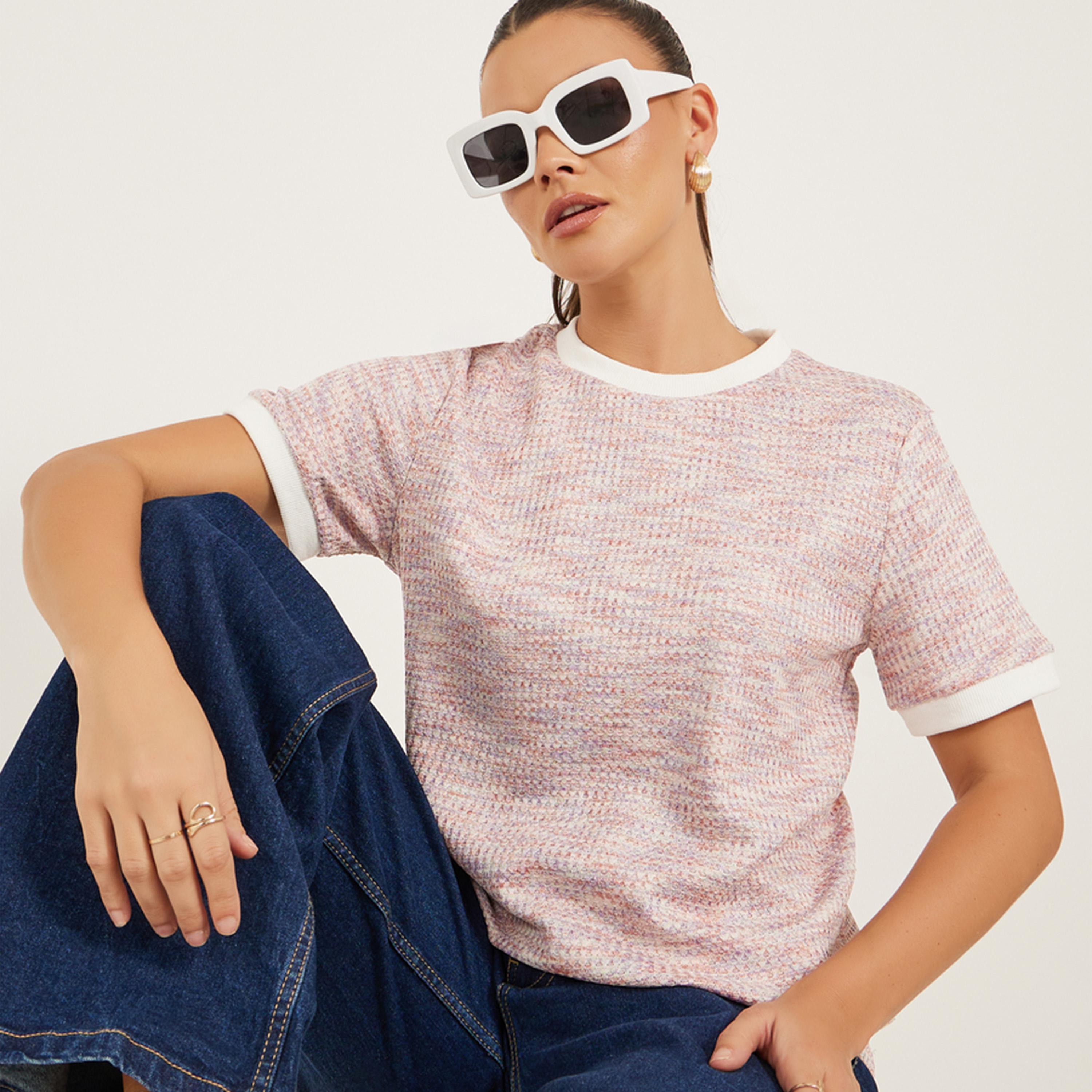 ستايلي - تي شيرت بأكمام قصيرة وقصة عادية ومظهر قماش التويد-women-clothing-tshirts-image-1