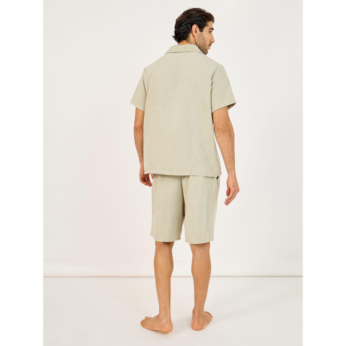 مجموعة من شورت وقميص منسوج مزين بشارة مُرقعة-men-clothing-nightwear-sets-image-5