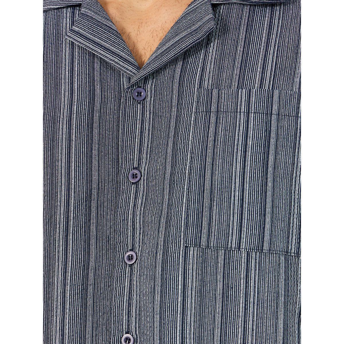 طقم من بنطال بيجاما وبلوزة مخططة بأكمام قصيرة-men-clothing-nightwear-sets-image-3