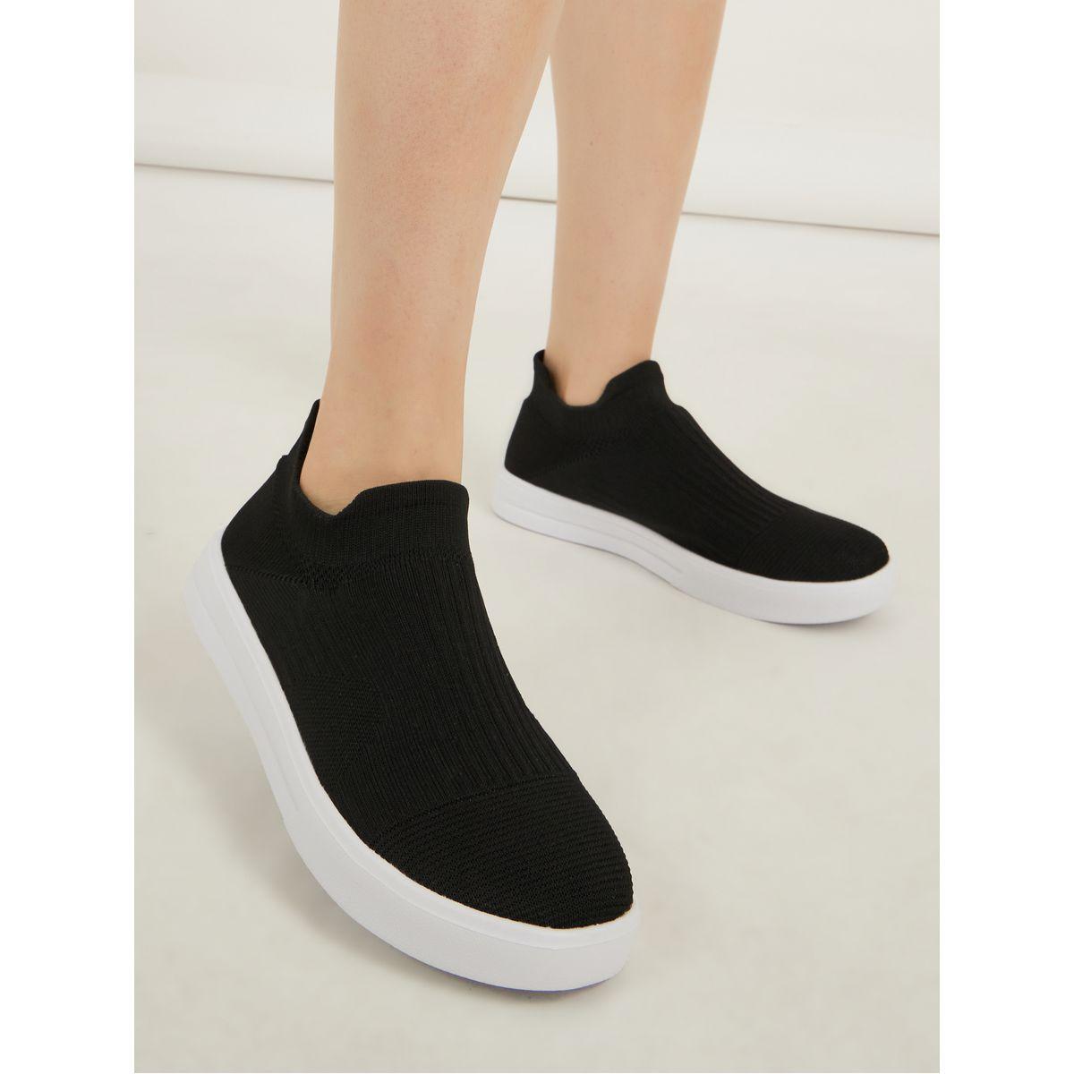 حذاء سهل الارتداء بتفاصيل بارزة الملمس-men-shoes-loafersandmoccasins-image-1
