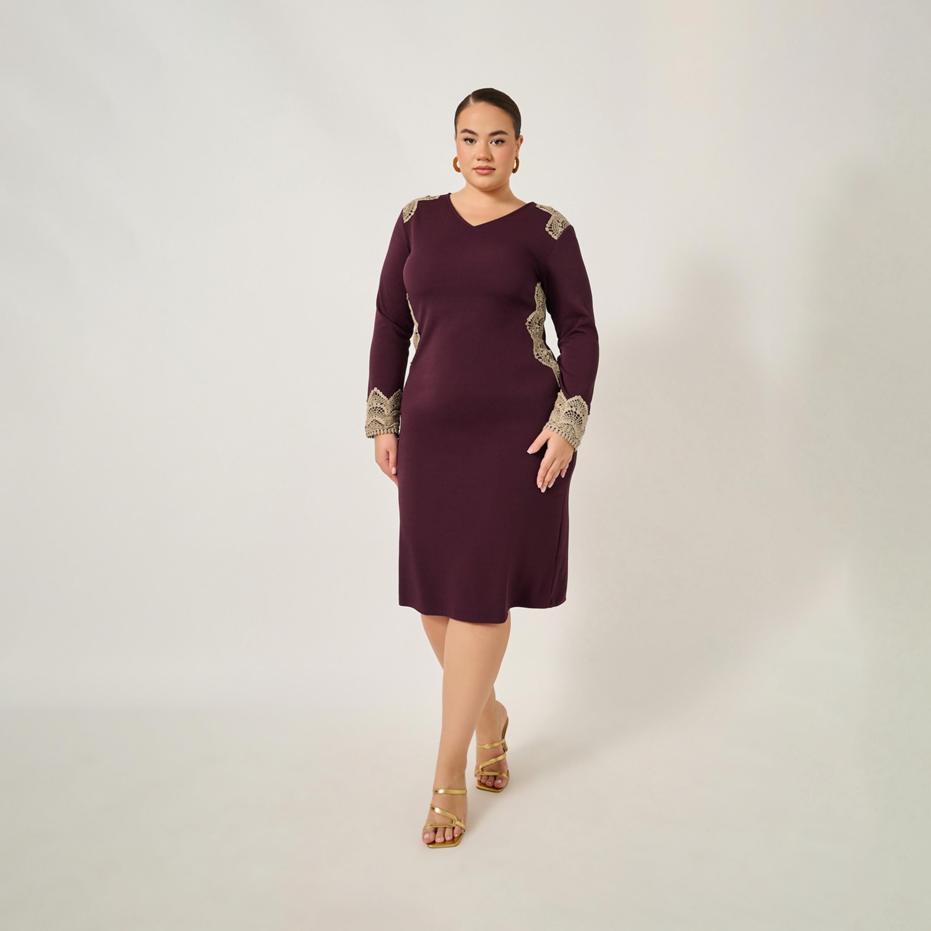 ستايلي - فستان متوسط الطول بفتحة رقبة على شكل V وتفاصيل دانتيل مقاس كبير-women-clothing-dresses-image-1