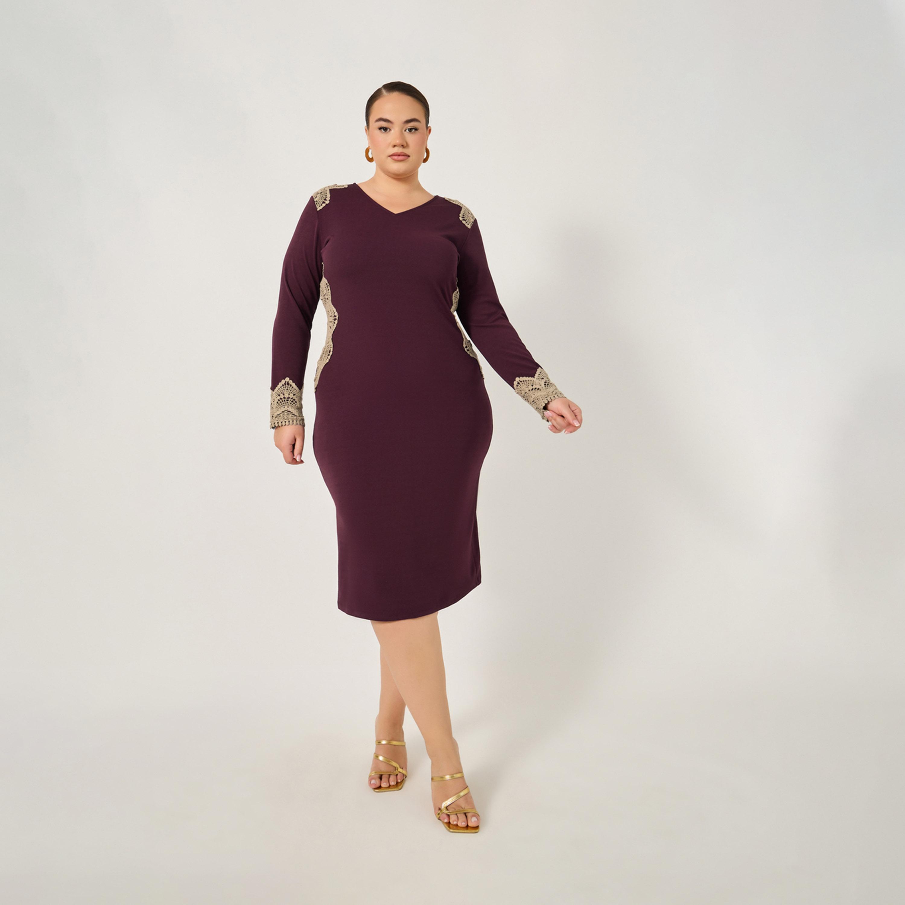 ستايلي - فستان متوسط الطول بفتحة رقبة على شكل V وتفاصيل دانتيل مقاس كبير-women-clothing-dresses-image-2