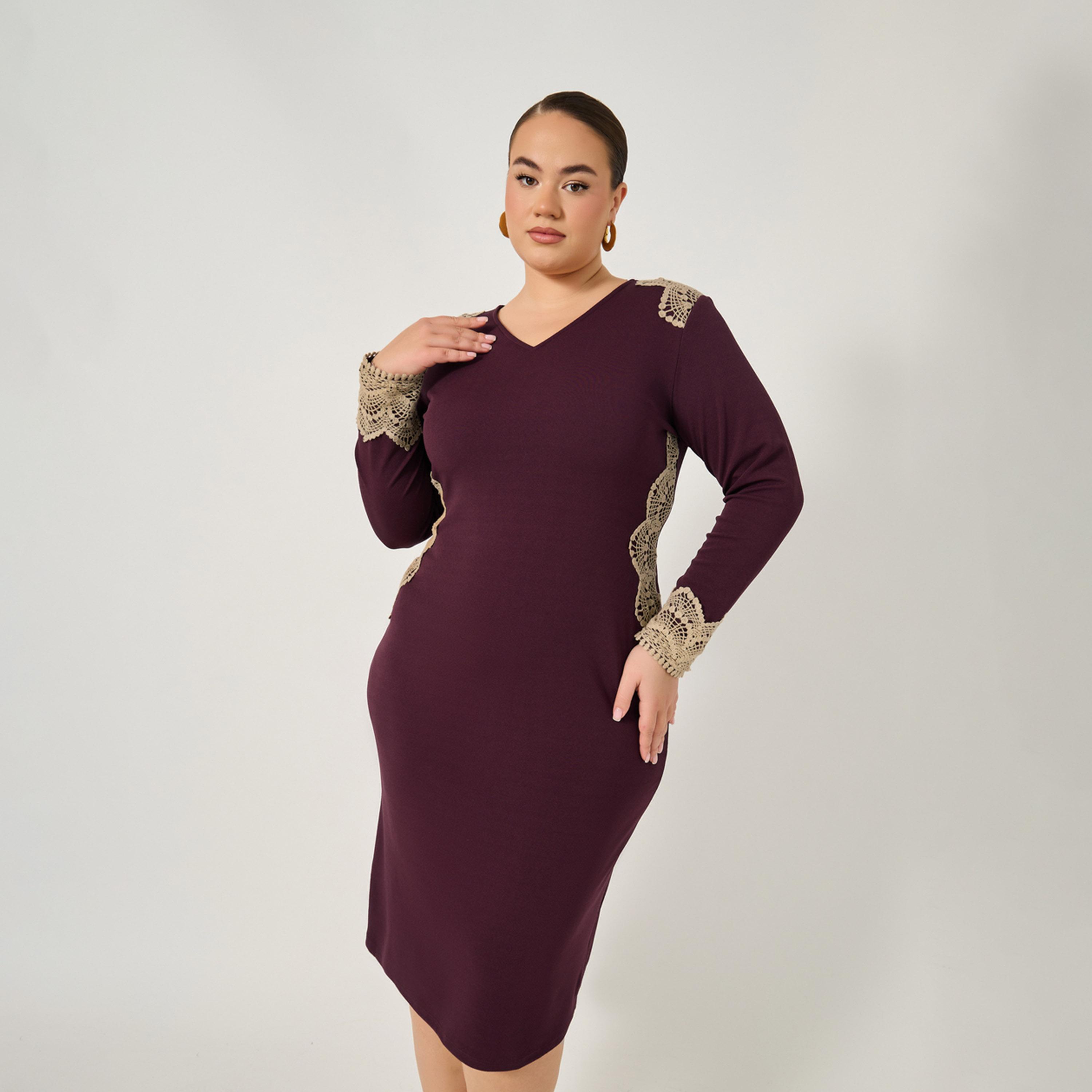 ستايلي - فستان متوسط الطول بفتحة رقبة على شكل V وتفاصيل دانتيل مقاس كبير-women-clothing-dresses-image-3