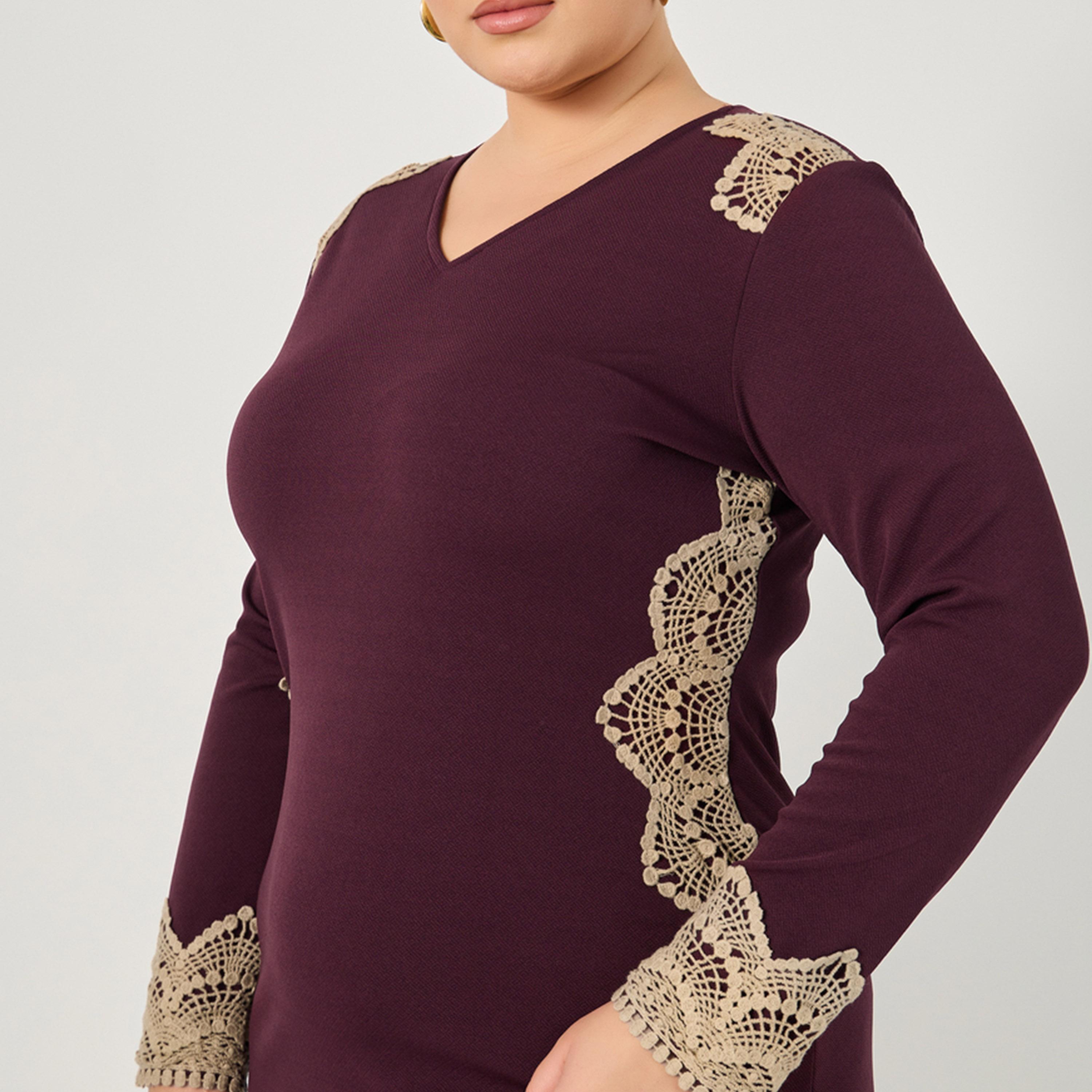 ستايلي - فستان متوسط الطول بفتحة رقبة على شكل V وتفاصيل دانتيل مقاس كبير-women-clothing-dresses-image-4