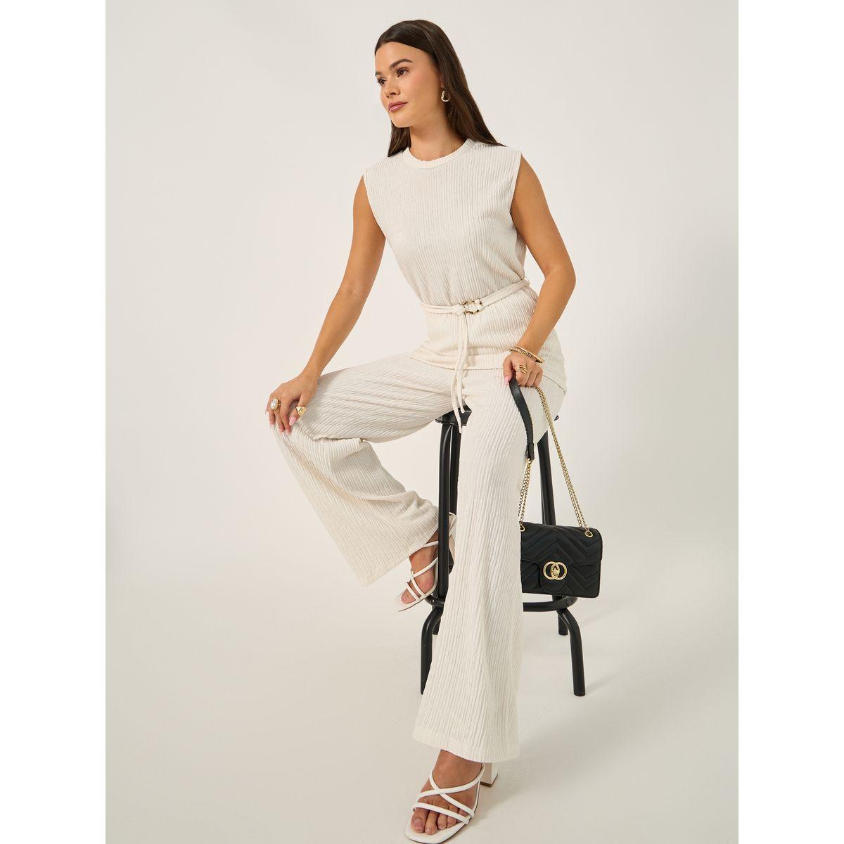 طقم منسق من بنطال بأرجل مستقيمة وبلوزة بلا أكمام-women-clothing-coordsets-image-1