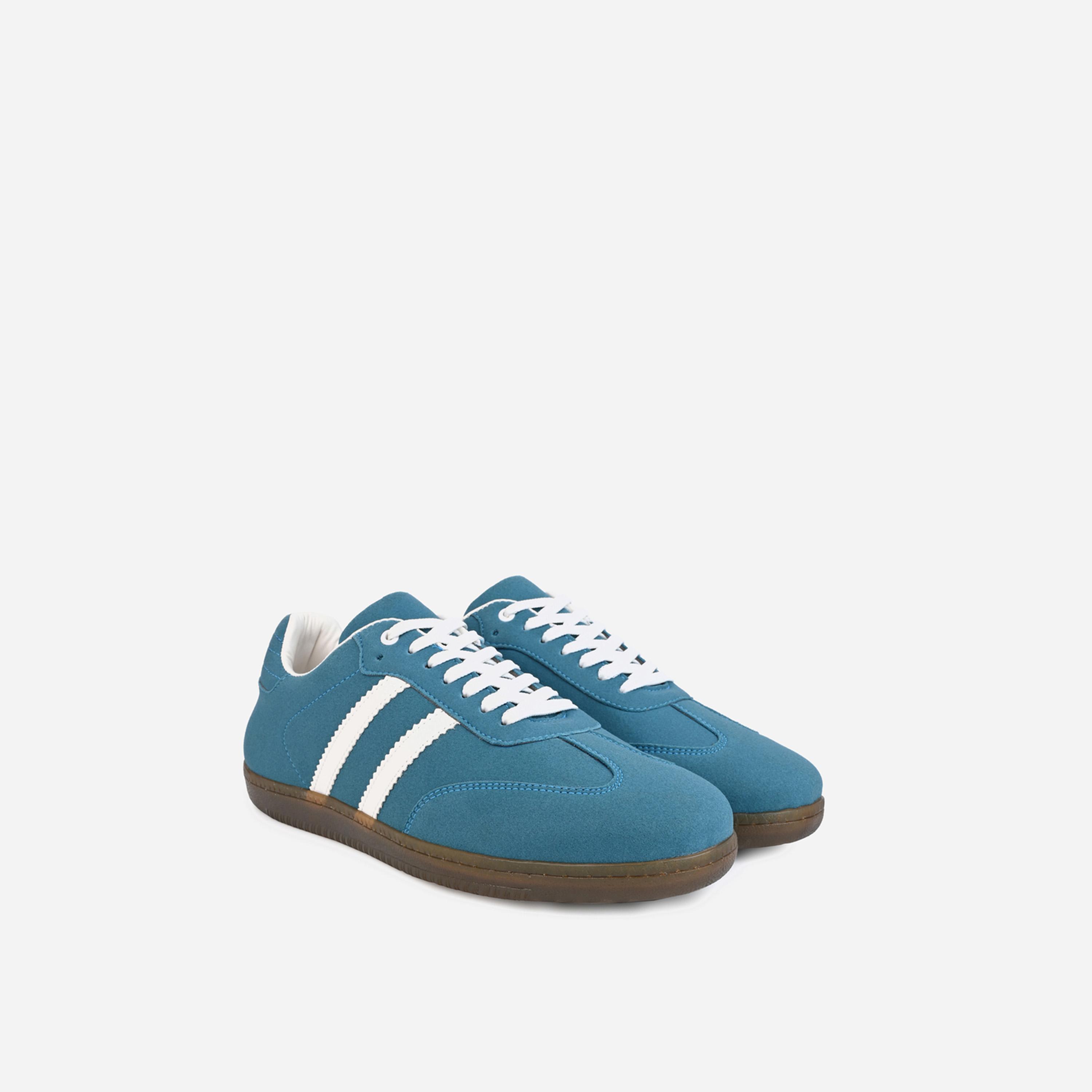 ستايلي - حذاء رياضي كورت بجزء علوي سويد مخملي وخطين-men-shoes-sneakers-image-1