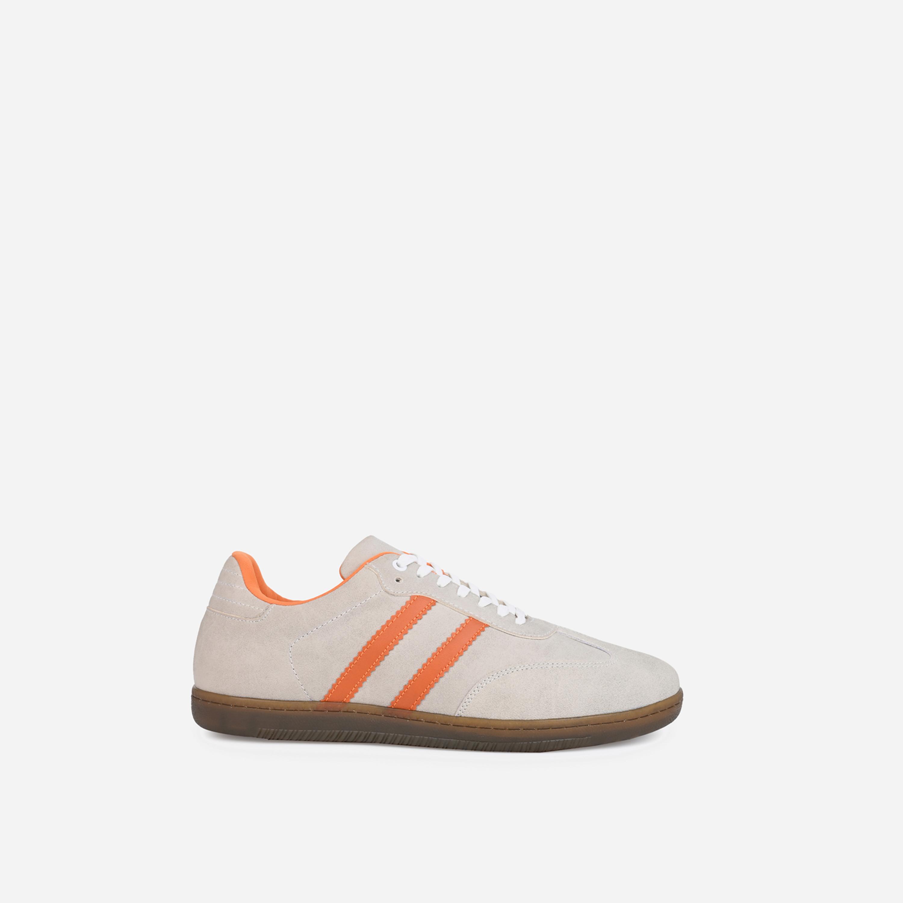 ستايلي - حذاء رياضي كورت بجزء علوي سويد مخملي وخطين-men-shoes-sneakers-image-3
