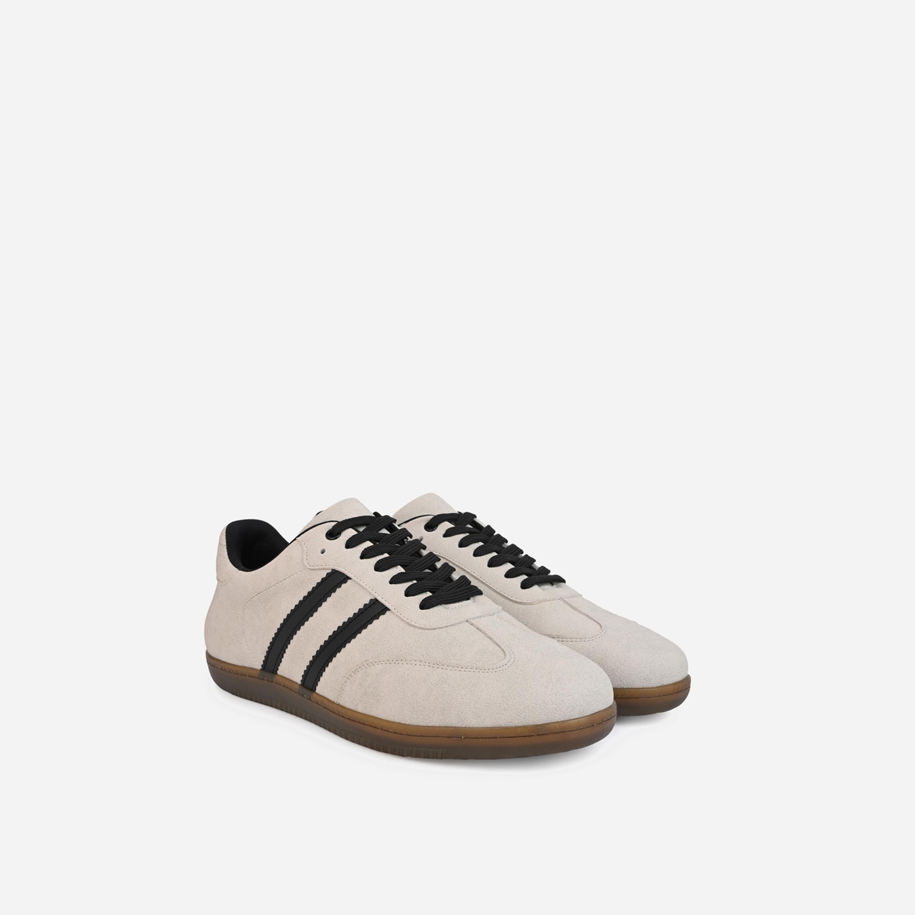 ستايلي - حذاء رياضي كورت بجزء علوي سويد مخملي وخطين-men-shoes-sneakers-image-1
