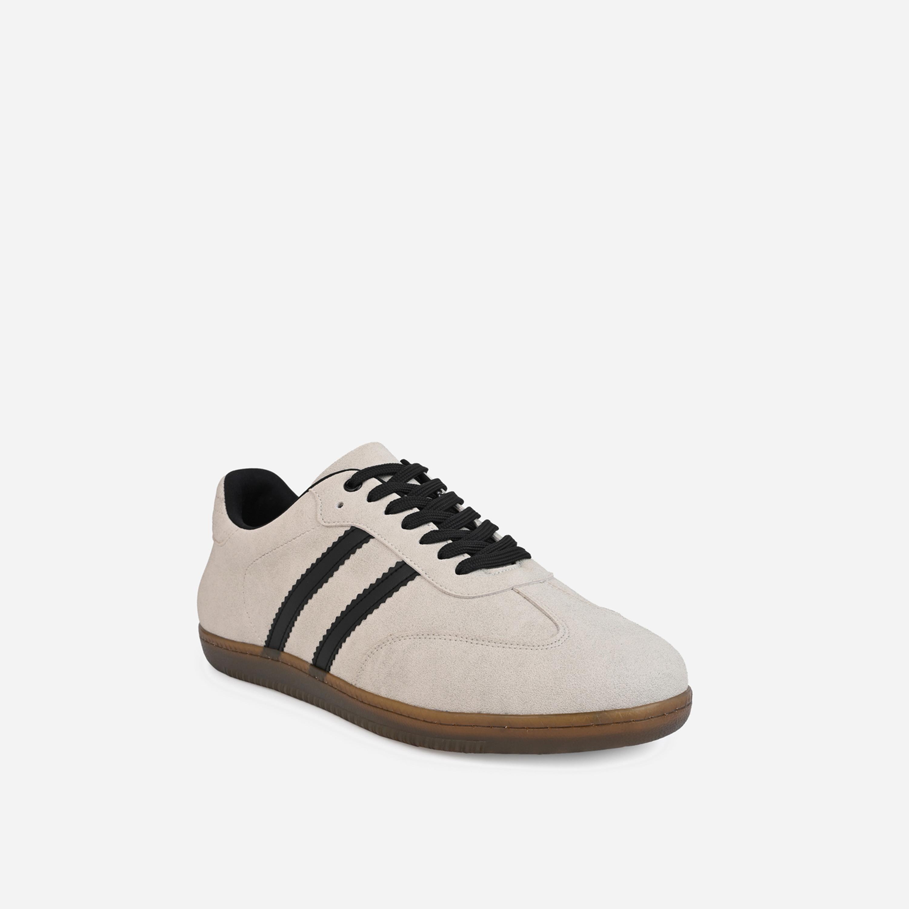 ستايلي - حذاء رياضي كورت بجزء علوي سويد مخملي وخطين-men-shoes-sneakers-image-4
