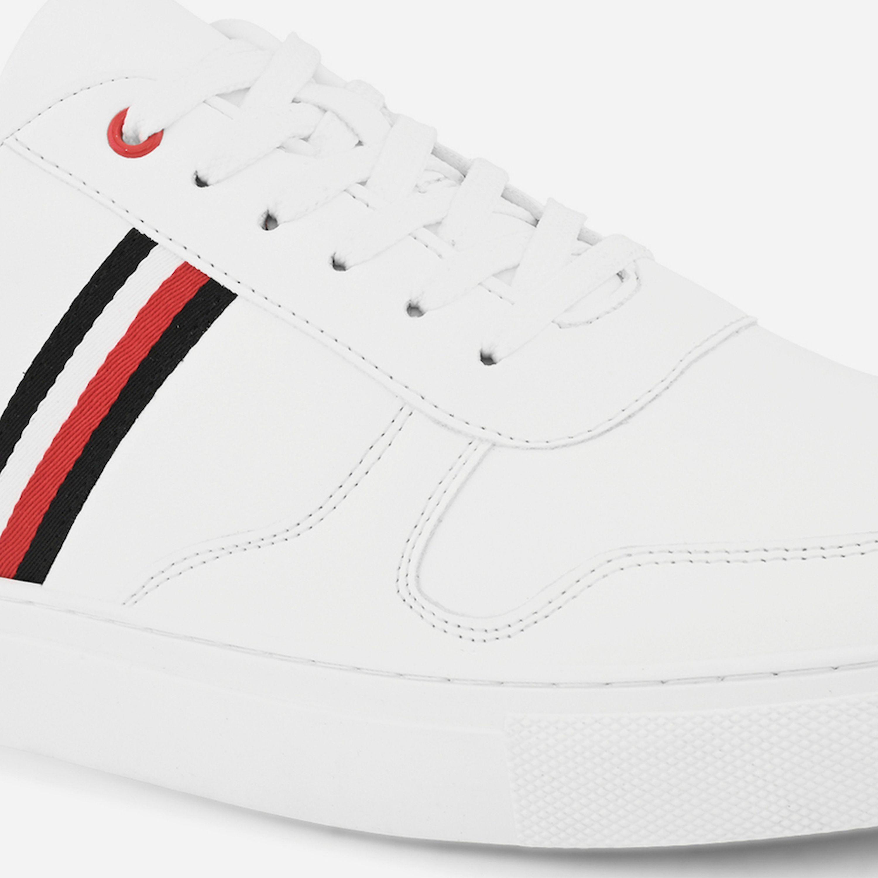 ستايلي - حذاء رياضي ذو نعل سميك ورباط-men-shoes-sneakers-image-5
