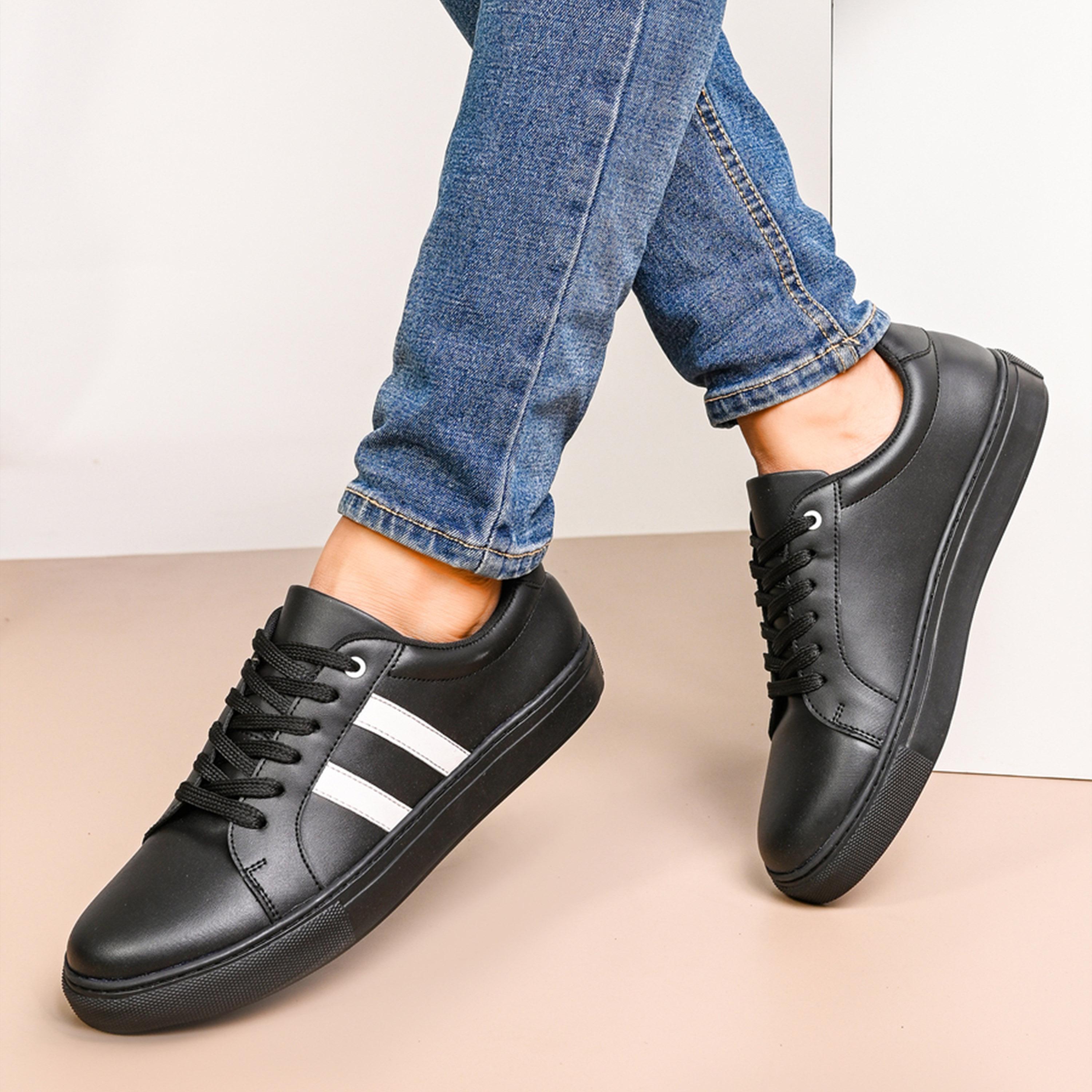 ستايلي - حذاء رياضي ألترا كومفورت بلون متباين برباط-men-shoes-sneakers-image-4
