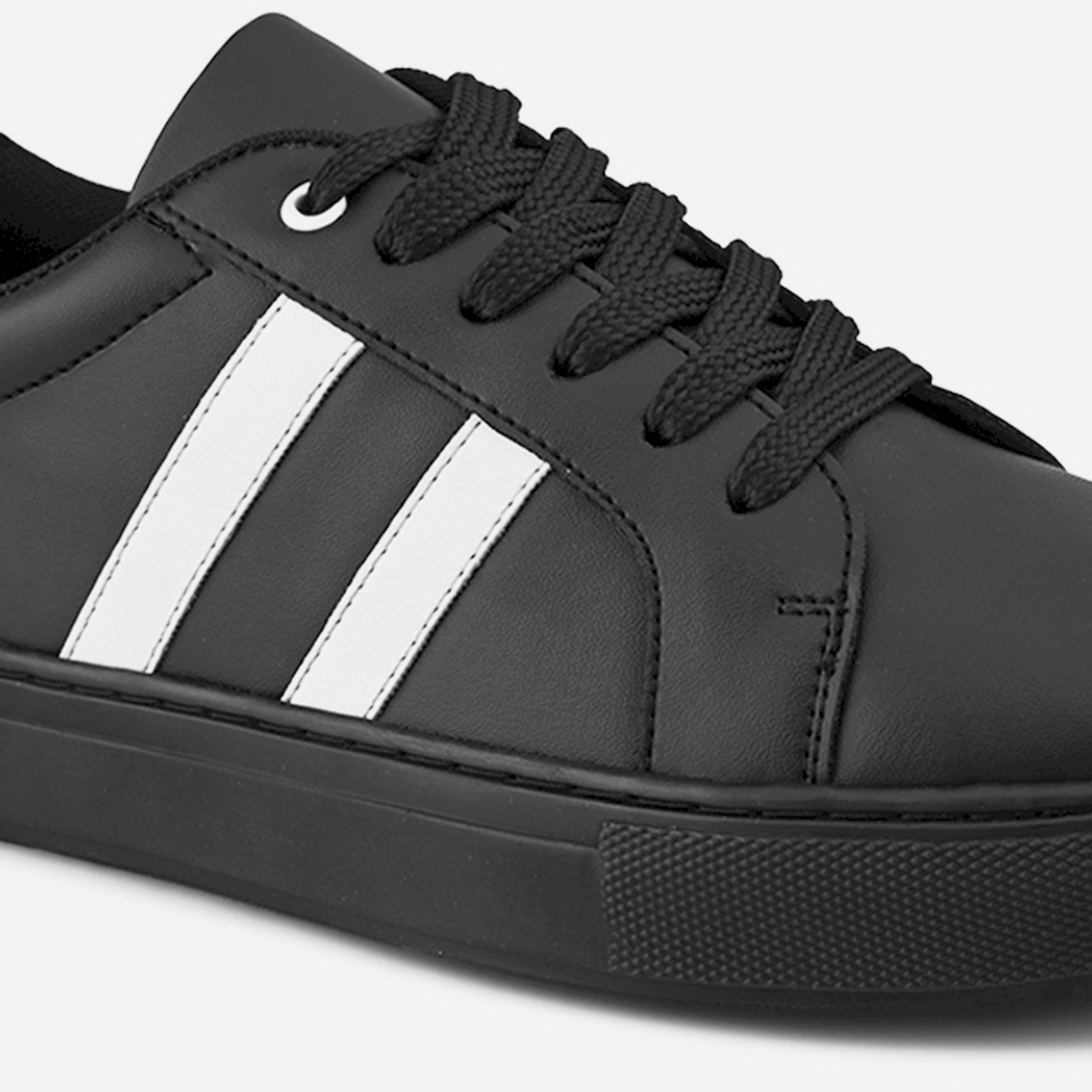 ستايلي - حذاء رياضي ألترا كومفورت بلون متباين برباط-men-shoes-sneakers-image-5