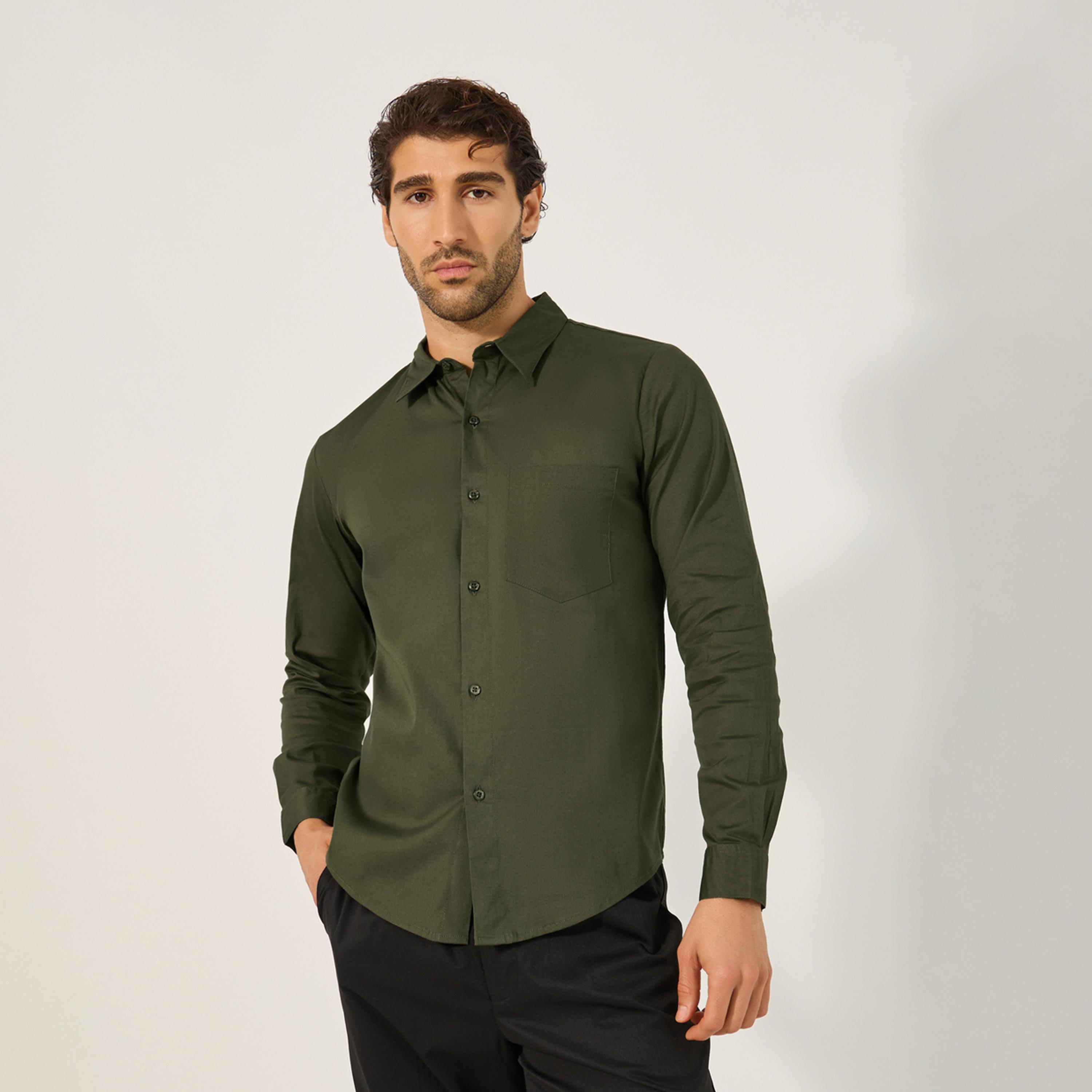 ستايلي - قميص سليم فيت بجيوب على الصدر وياقة متباعدة-men-clothing-shirts-image-1