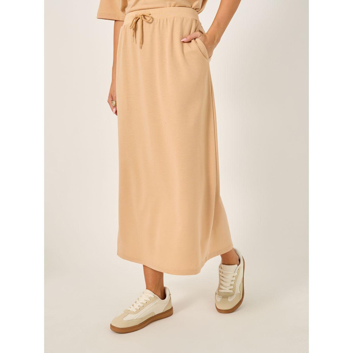 طقم تيشيرت واسع بطباعة ورسوم وتنورة ميدي-women-clothing-coordsets-image-4