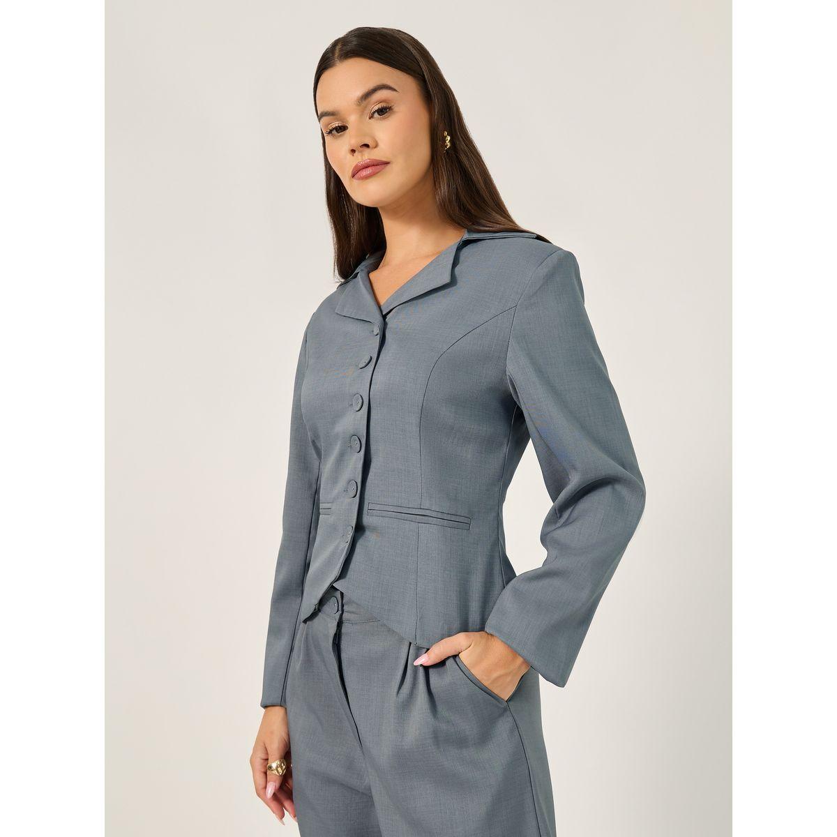 بليزر قصير بقصة عادية وياقة بشق-women-clothing-coatsandjackets-blazers-image-1