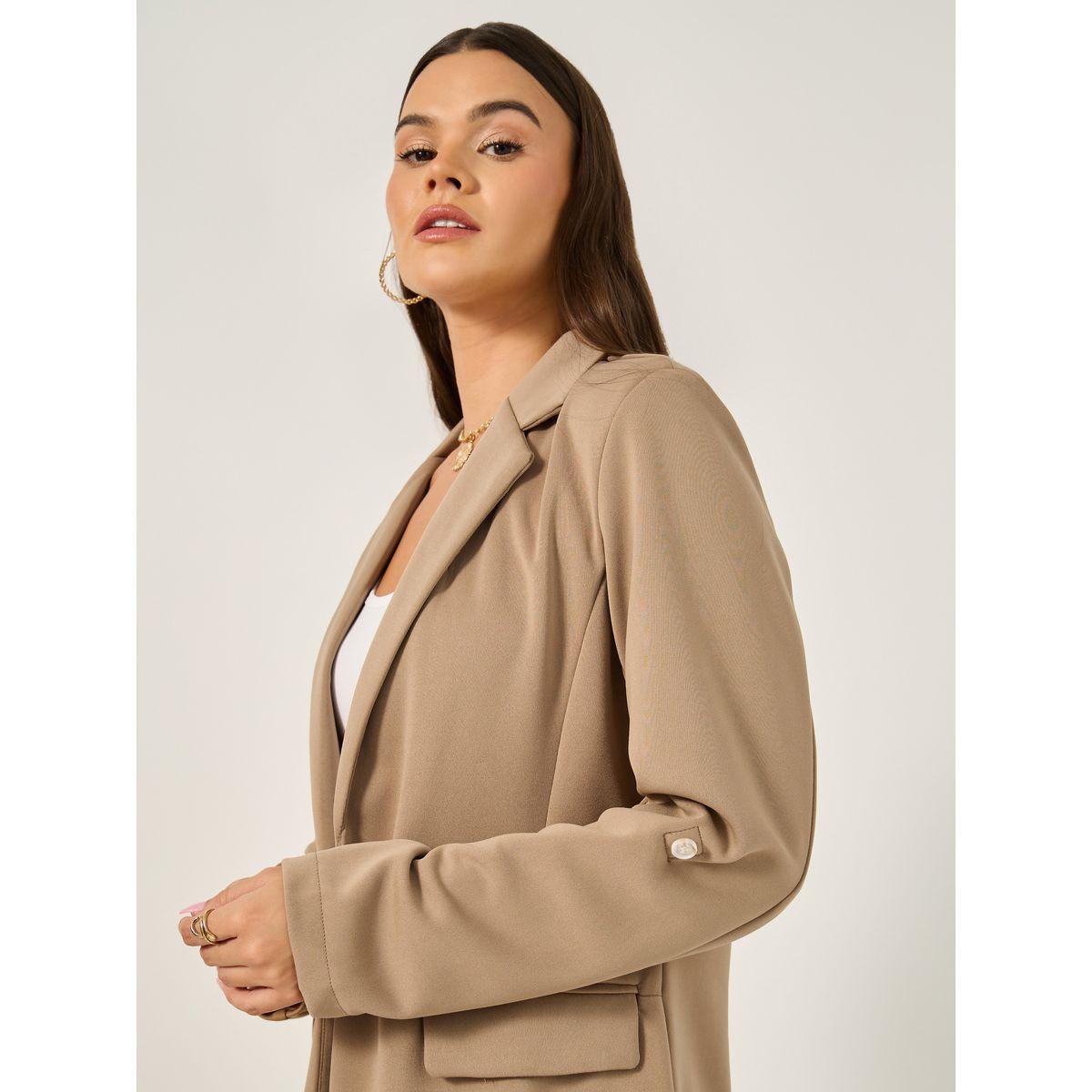بليزر سادة بقصة عادية وياقة بشق-women-clothing-coatsandjackets-blazers-image-2