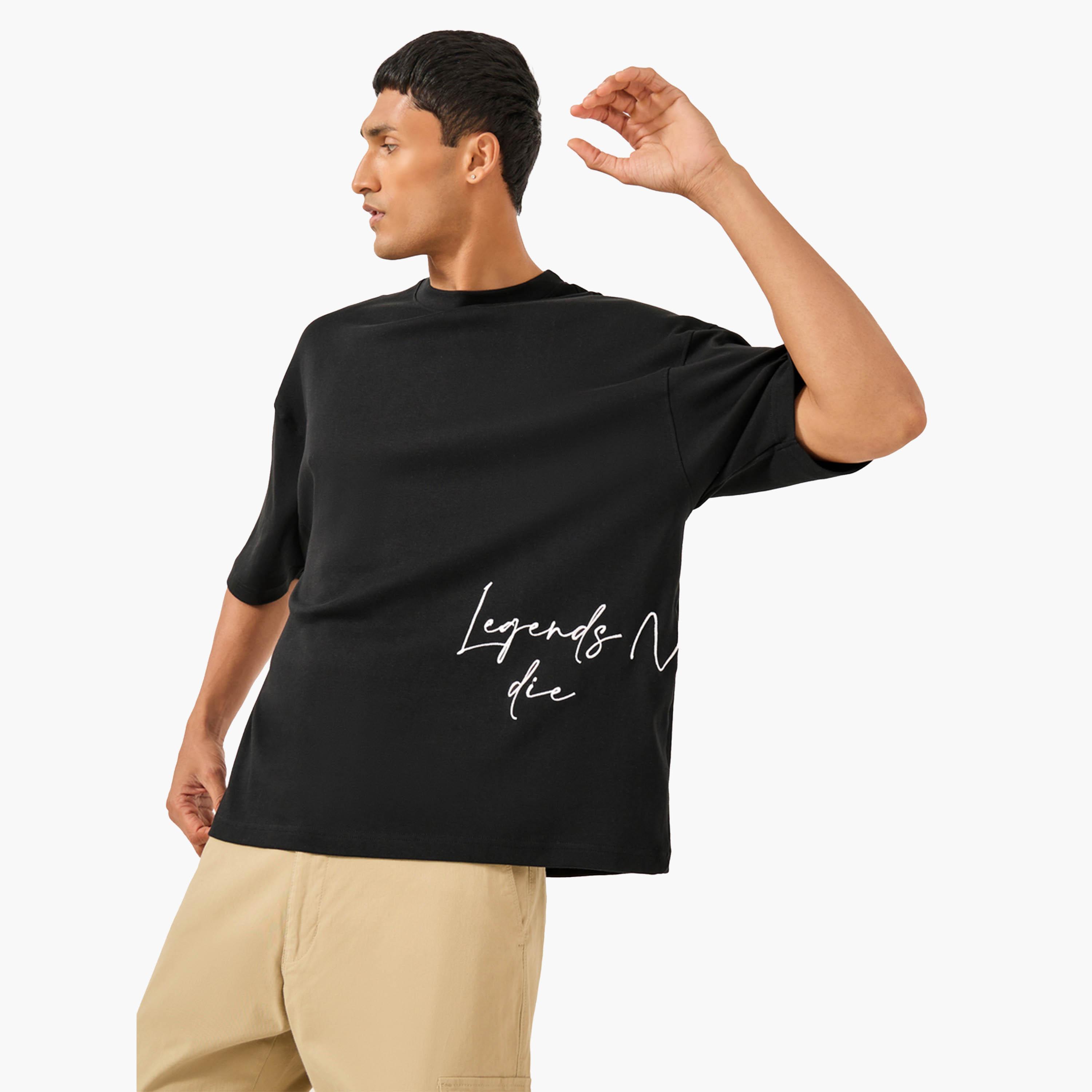 ستايلي - تي شيرت مربع برقبة دائرية مطرز بشعار-men-clothing-tshirtsandpolos-tshirts-image-4