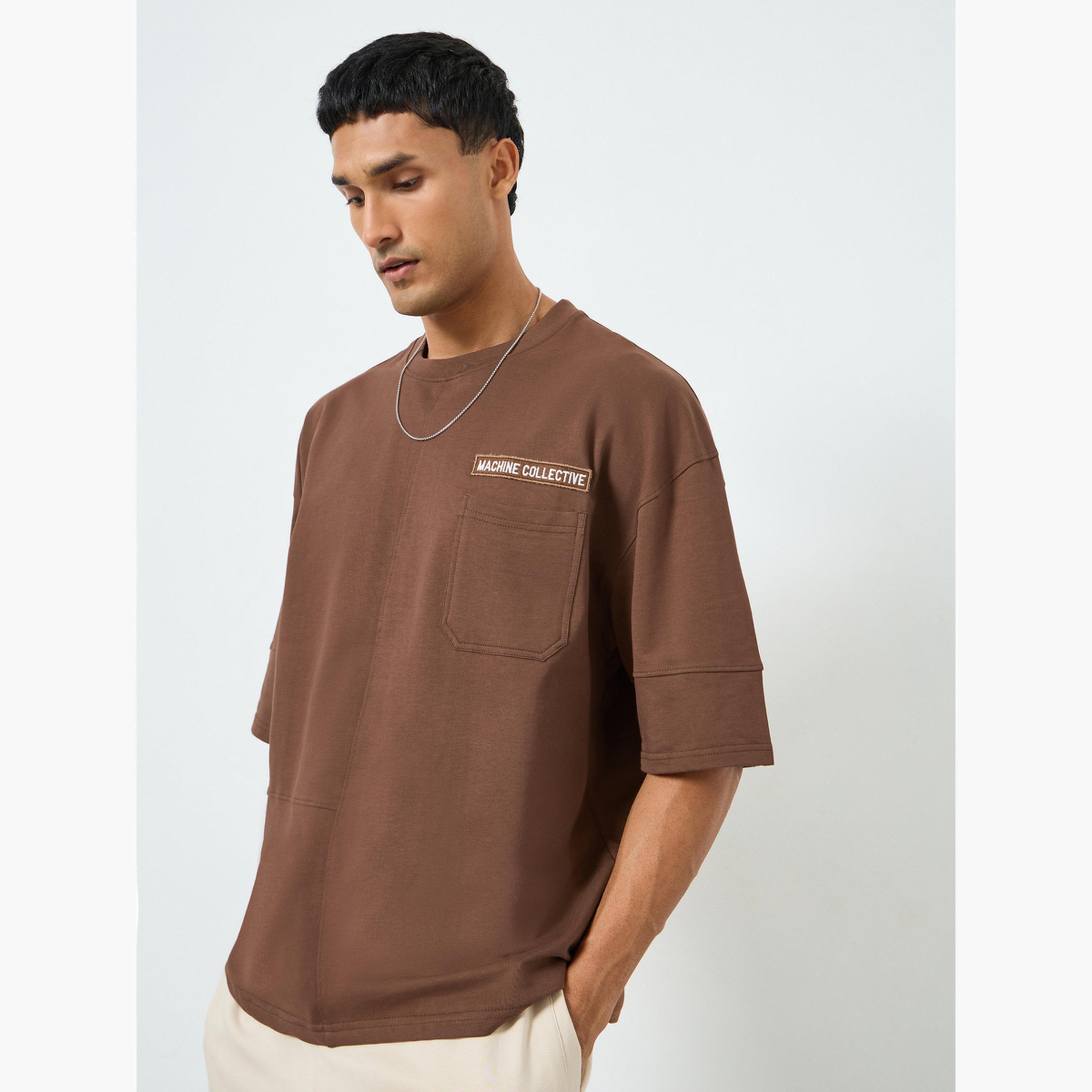 تيشيرت بقصة مربعة ومظهر باهت مع طبعة جيب ولوح أمامي-men-clothing-tshirtsandpolos-tshirts-image-3