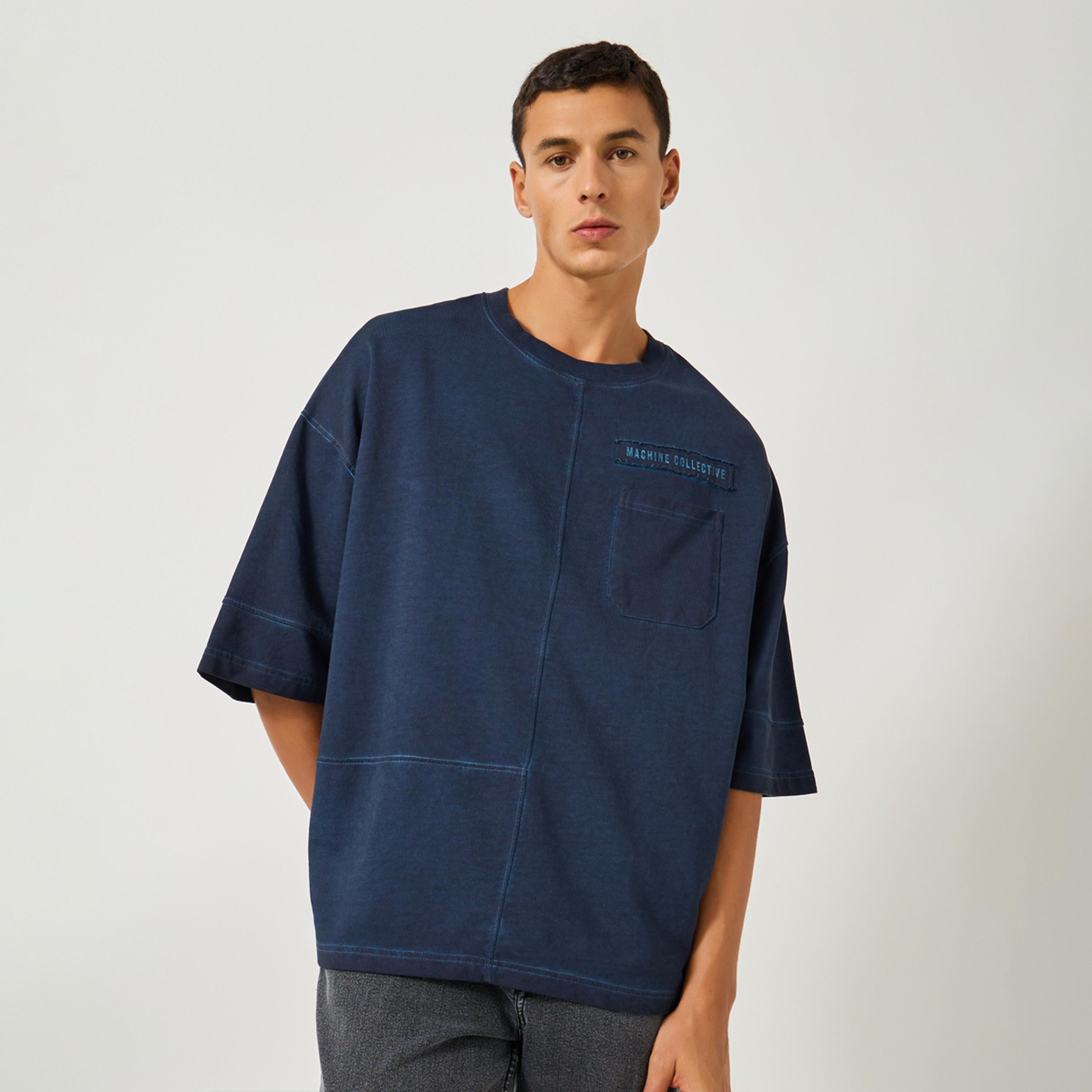 ستايلي - تي شيرت مربع بتفاصيل رقعة وشعار مطبوع-men-clothing-tshirtsandpolos-tshirts-image-1