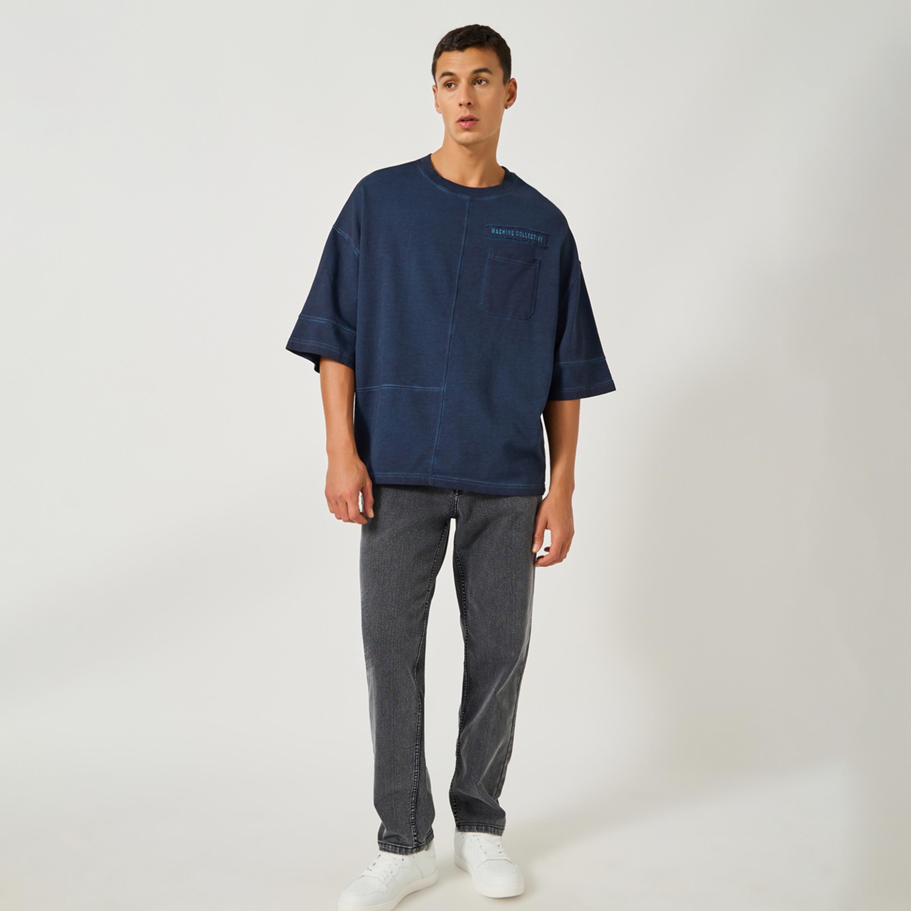ستايلي - تي شيرت مربع بتفاصيل رقعة وشعار مطبوع-men-clothing-tshirtsandpolos-tshirts-image-2