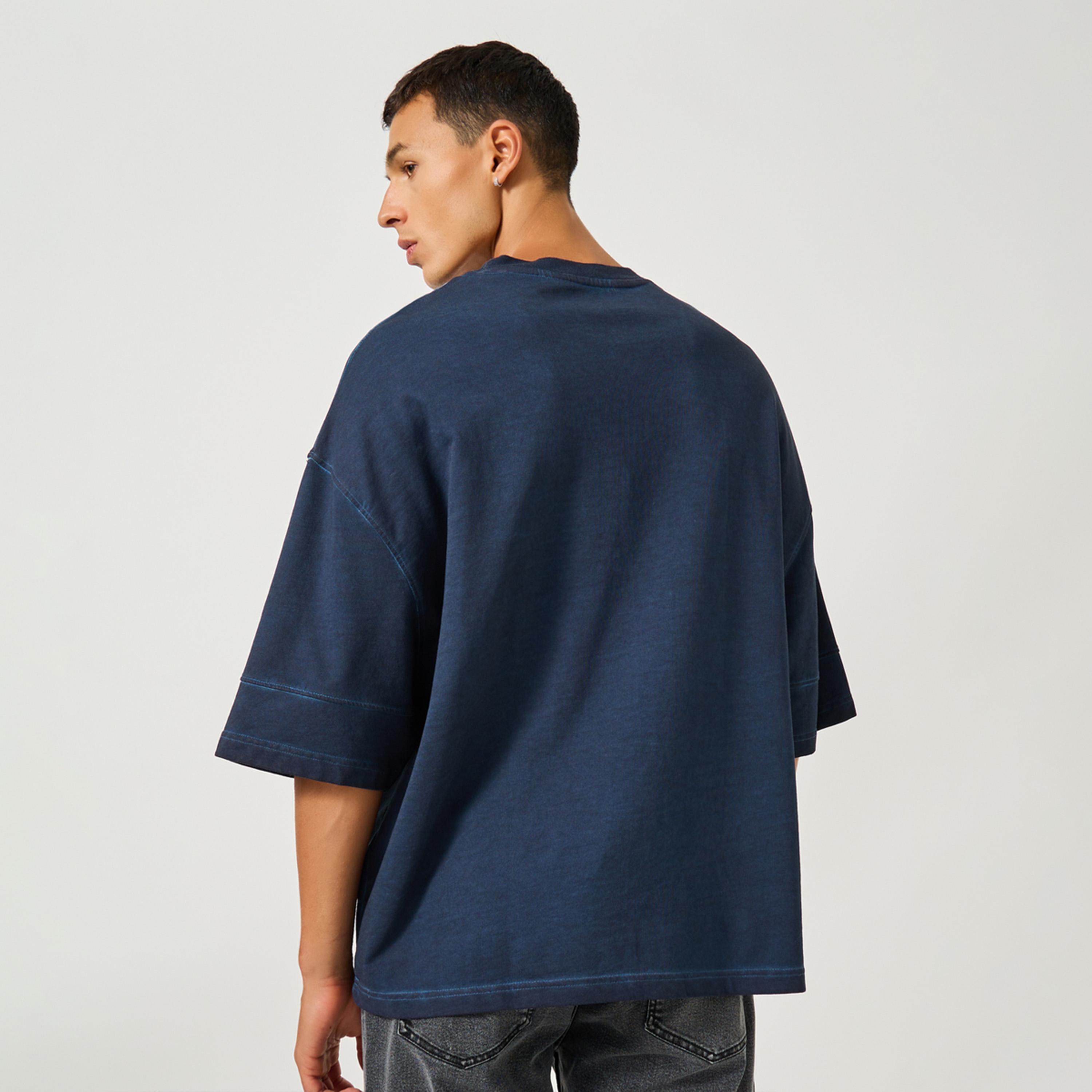 ستايلي - تي شيرت مربع بتفاصيل رقعة وشعار مطبوع-men-clothing-tshirtsandpolos-tshirts-image-4