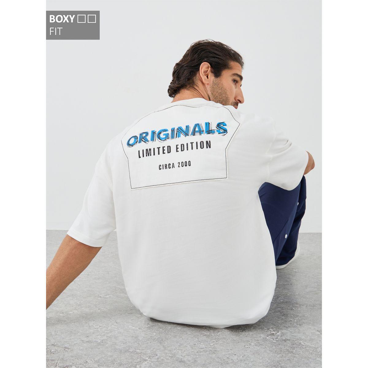 تيشيرت فضفاض بطبعة كتابة وياقة دائرية-men-clothing-tshirtsandpolos-tshirts-image-1