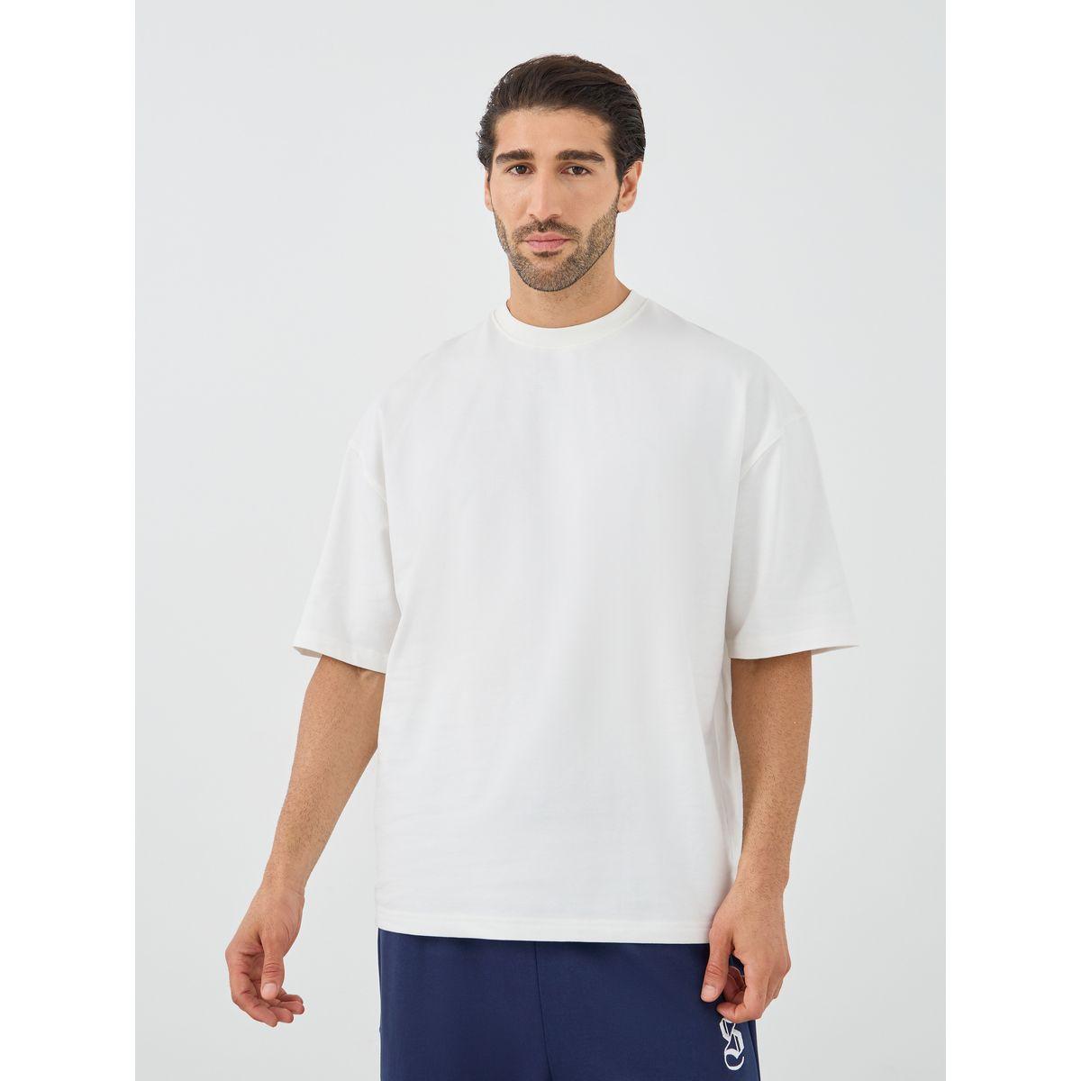 تيشيرت فضفاض بطبعة كتابة وياقة دائرية-men-clothing-tshirtsandpolos-tshirts-image-2