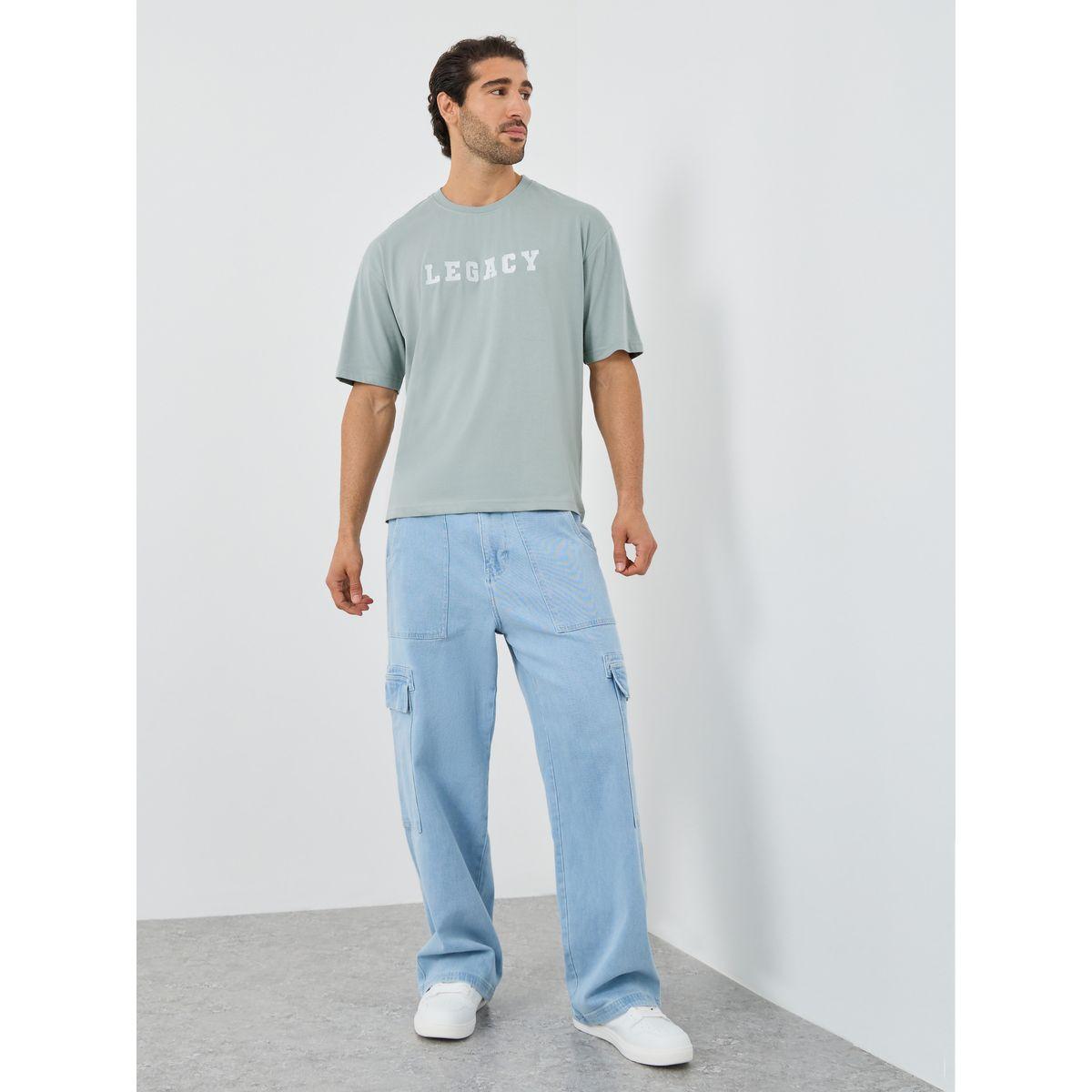 تيشيرت فضفاض بطبعة فارسيتي مع ياقة دائرية-men-clothing-tshirtsandpolos-tshirts-image-2