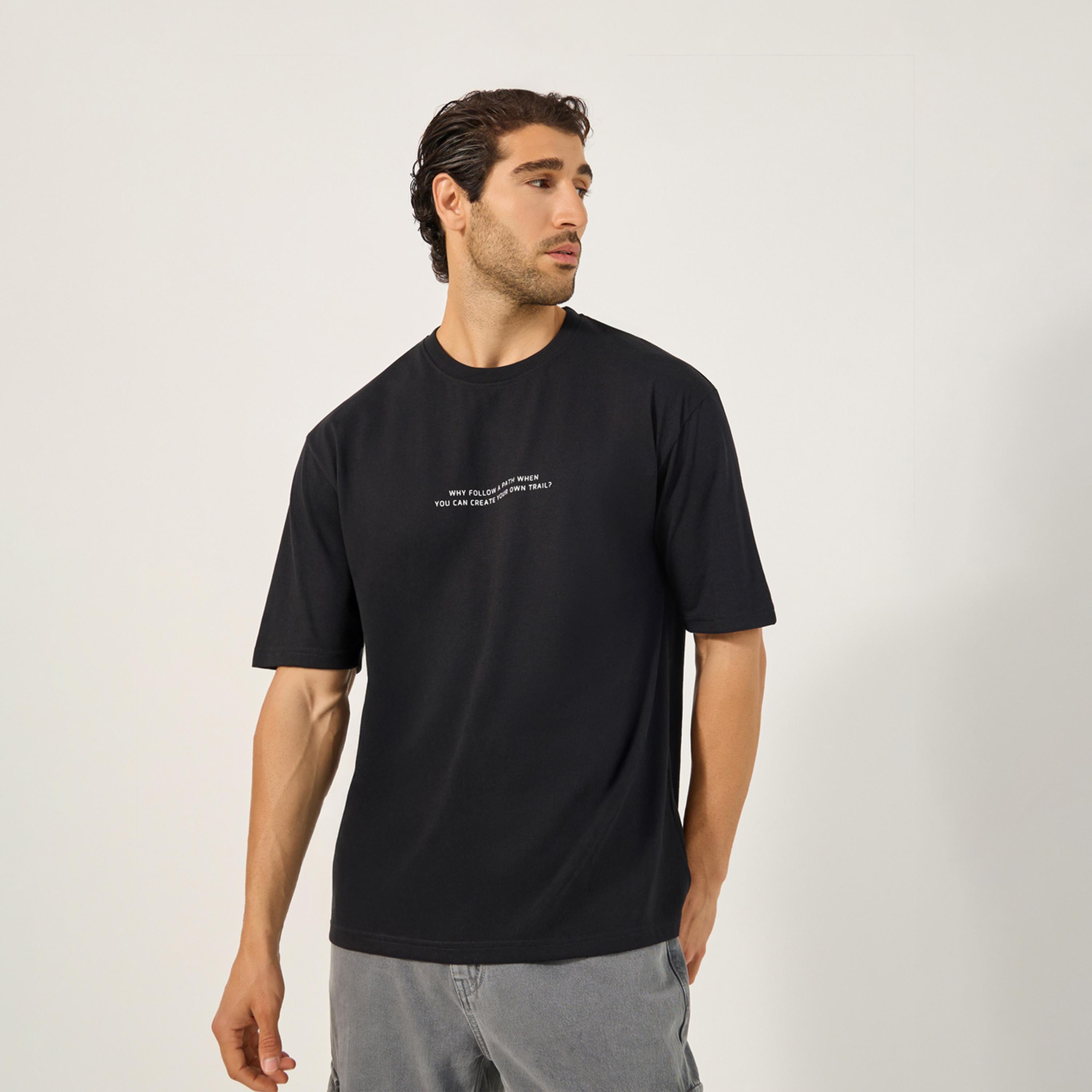 ستايلي - تي شيرت كبير الحجم بطبعة صدر بسيطة-men-clothing-tshirtsandpolos-tshirts-image-1