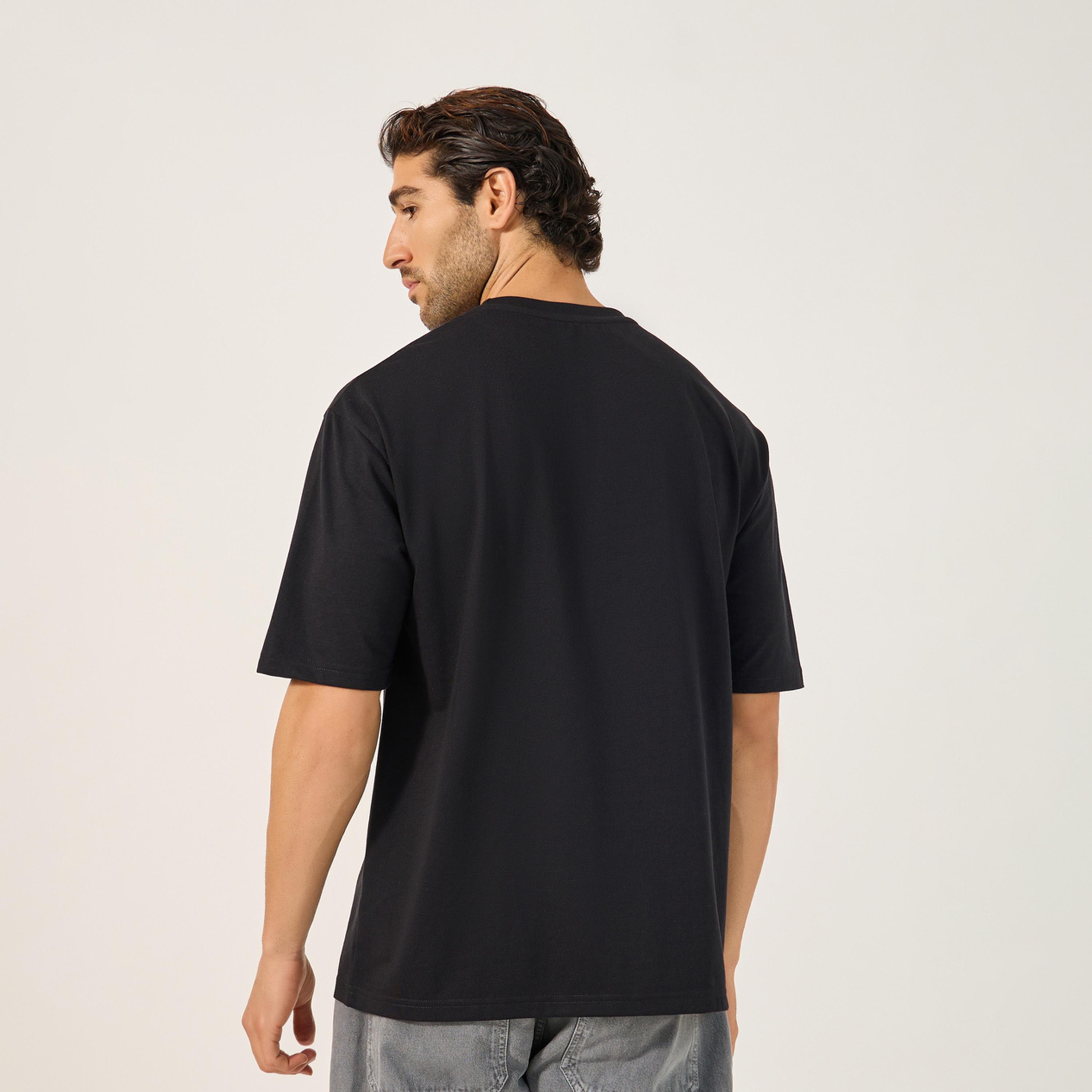 Styli Minimal Statement Chest Print Oversize Tee-men-clothing-tshirtsandpolos-tshirts-image-4