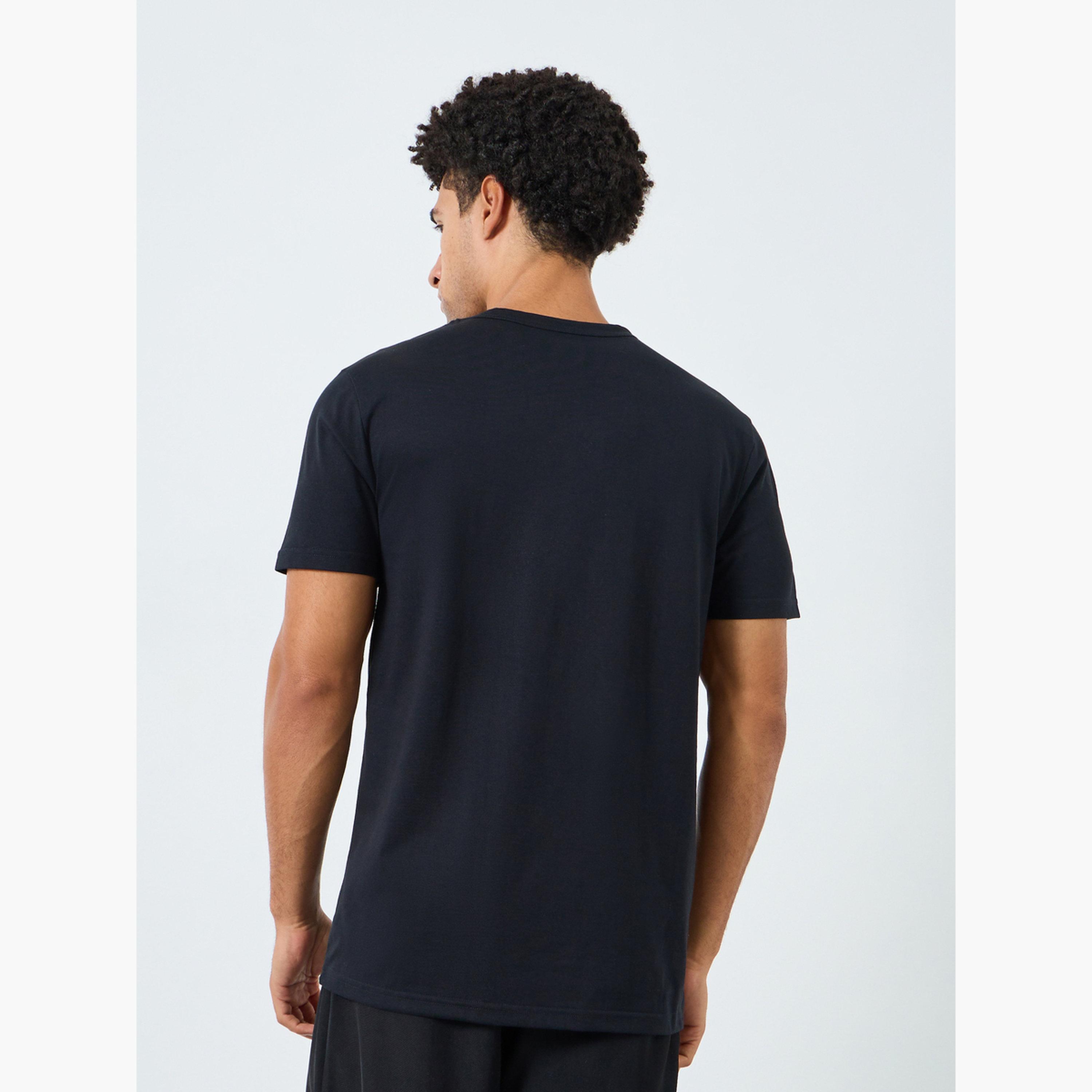 تيشيرت بياقة دائرية وطبعة جرافيك-men-clothing-tshirtsandpolos-tshirts-image-5