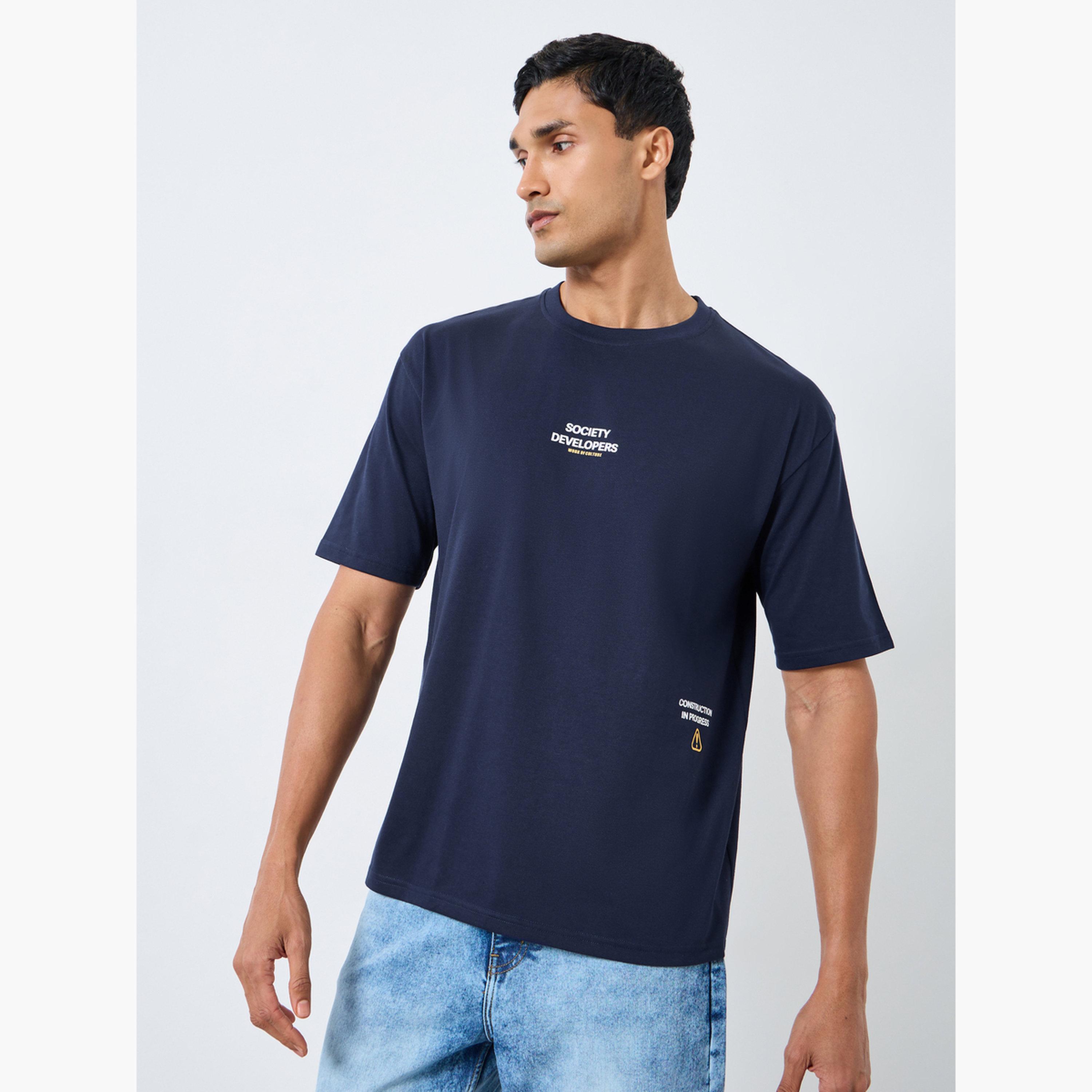 تيشيرت بطبعة جرافيك وبقصة واسعة-men-clothing-tshirtsandpolos-tshirts-image-1