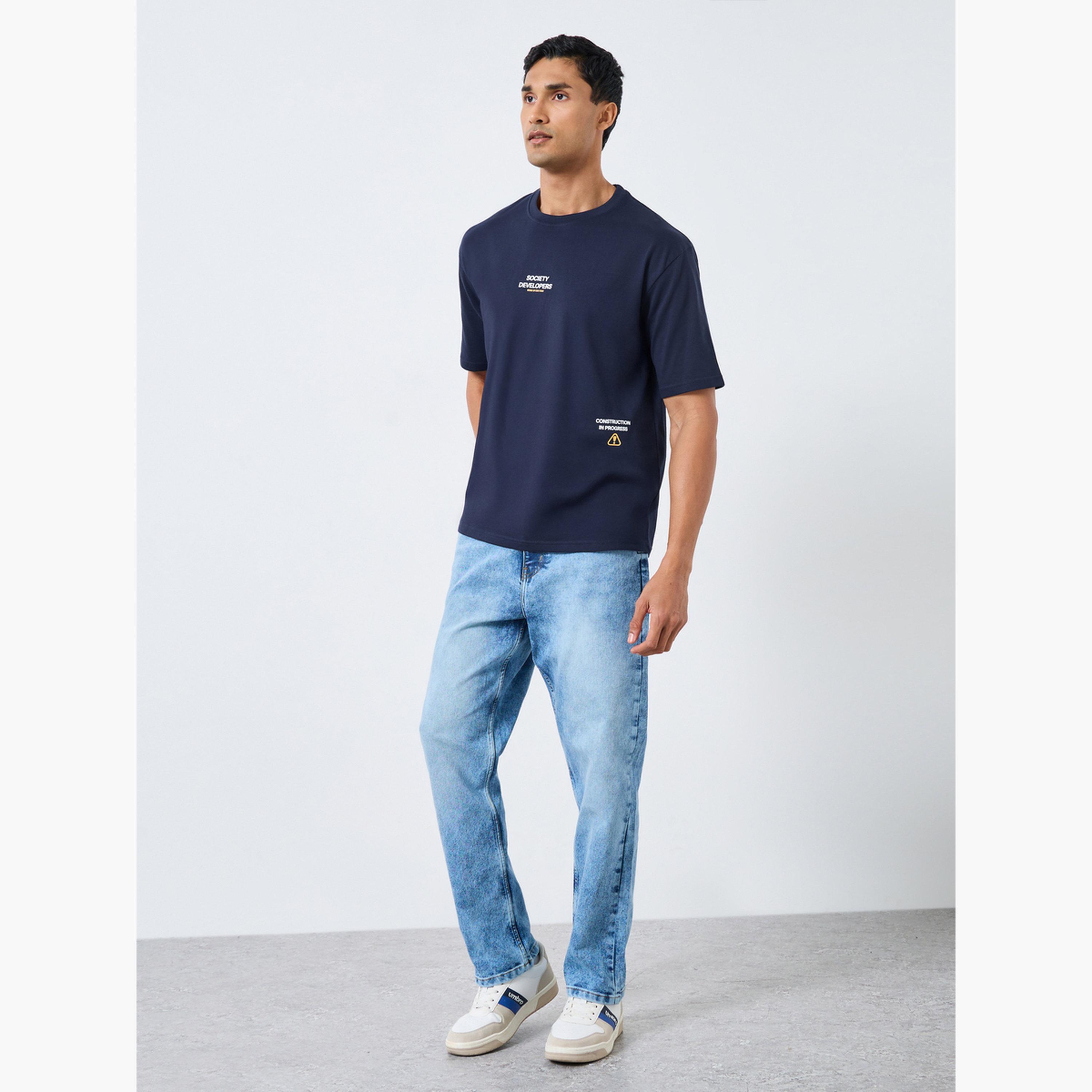 تيشيرت بطبعة جرافيك وبقصة واسعة-men-clothing-tshirtsandpolos-tshirts-image-2