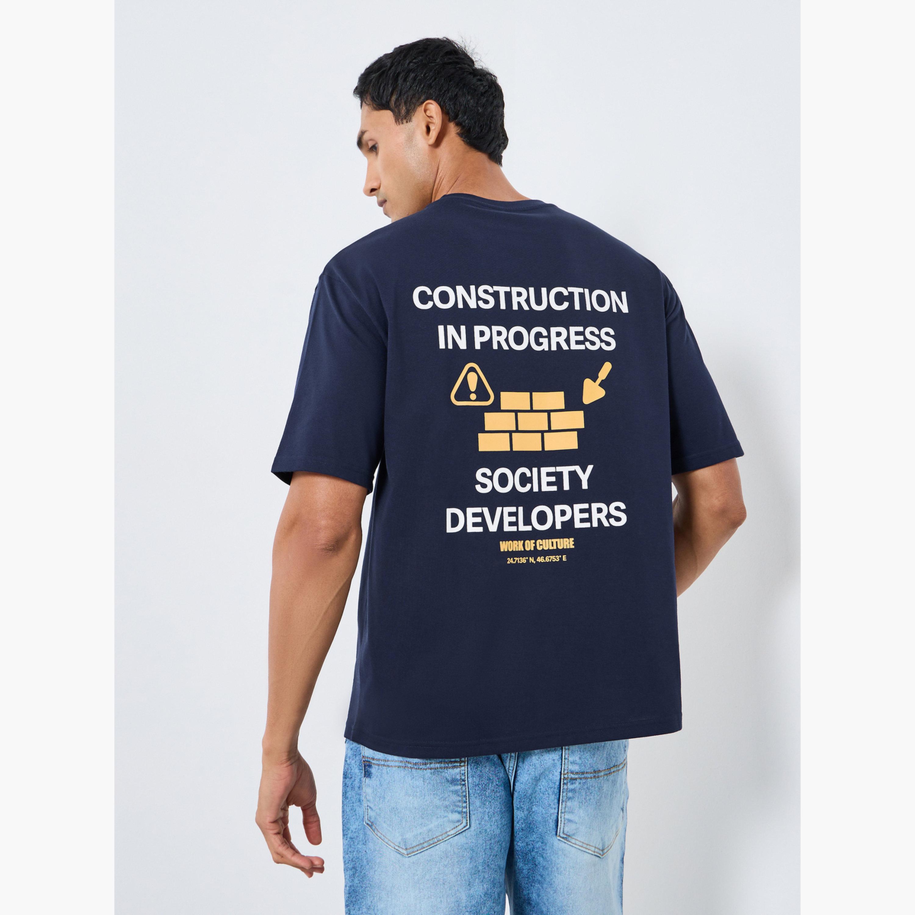 تيشيرت بطبعة جرافيك وبقصة واسعة-men-clothing-tshirtsandpolos-tshirts-image-3