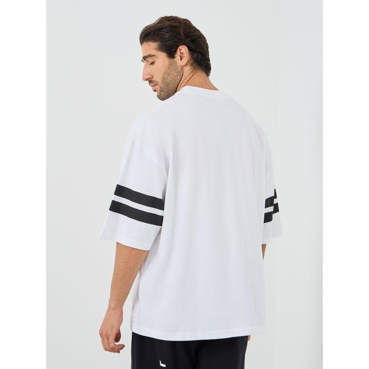 تيشيرت فضفاض بياقة دائرية وطبعة كتابة-men-clothing-tshirtsandpolos-tshirts-image-4