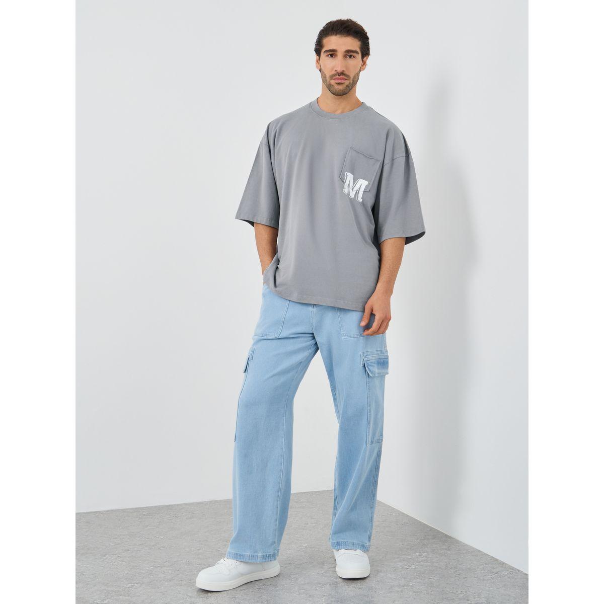 تيشيرت فضفاض بطبعة كتابة وتفاصيل جيب-men-clothing-tshirtsandpolos-tshirts-image-2