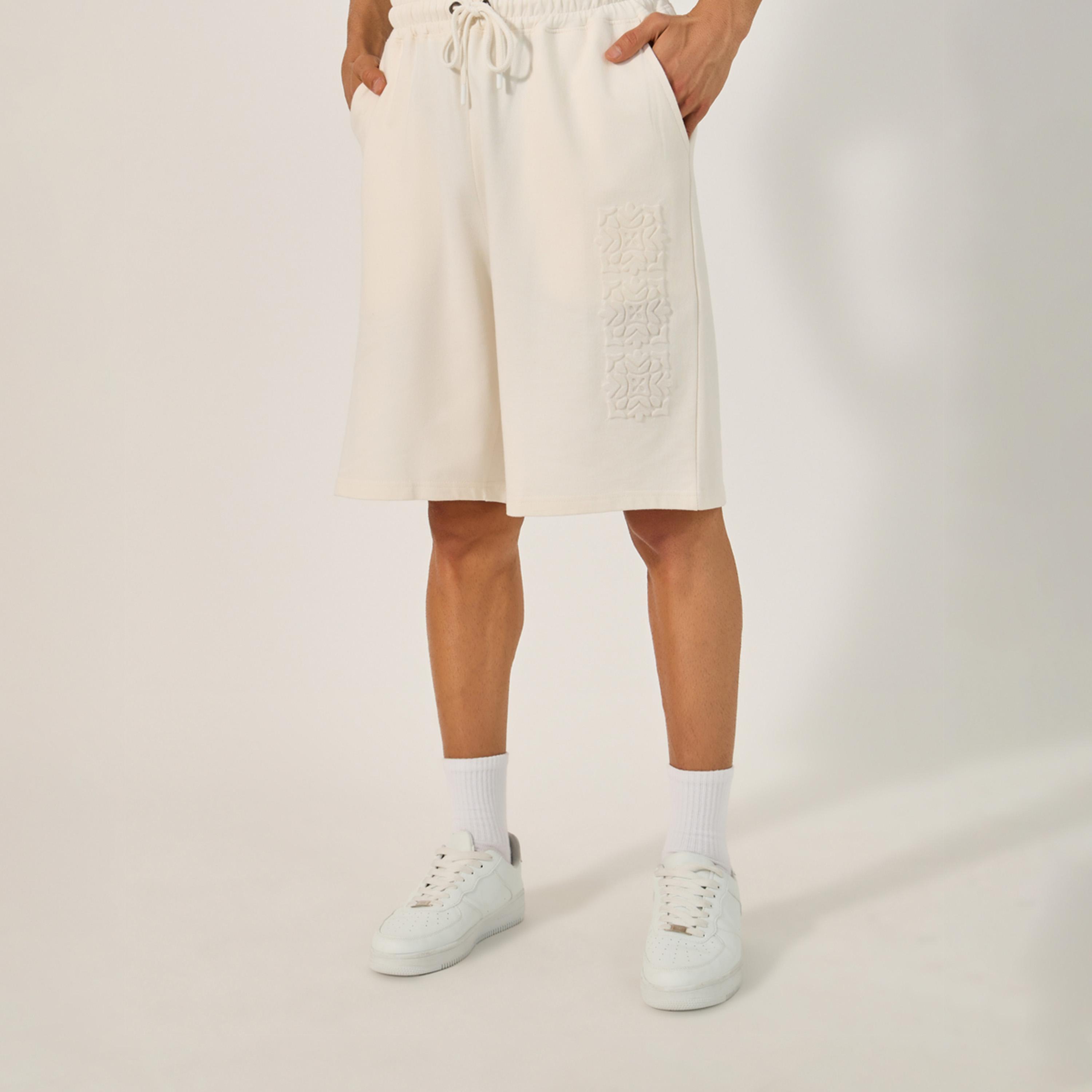 ستايلي - ليميتد - شورت رجالي بقصّة واسعة بطبعة بارزة-men-clothing-bottoms-shorts-image-1