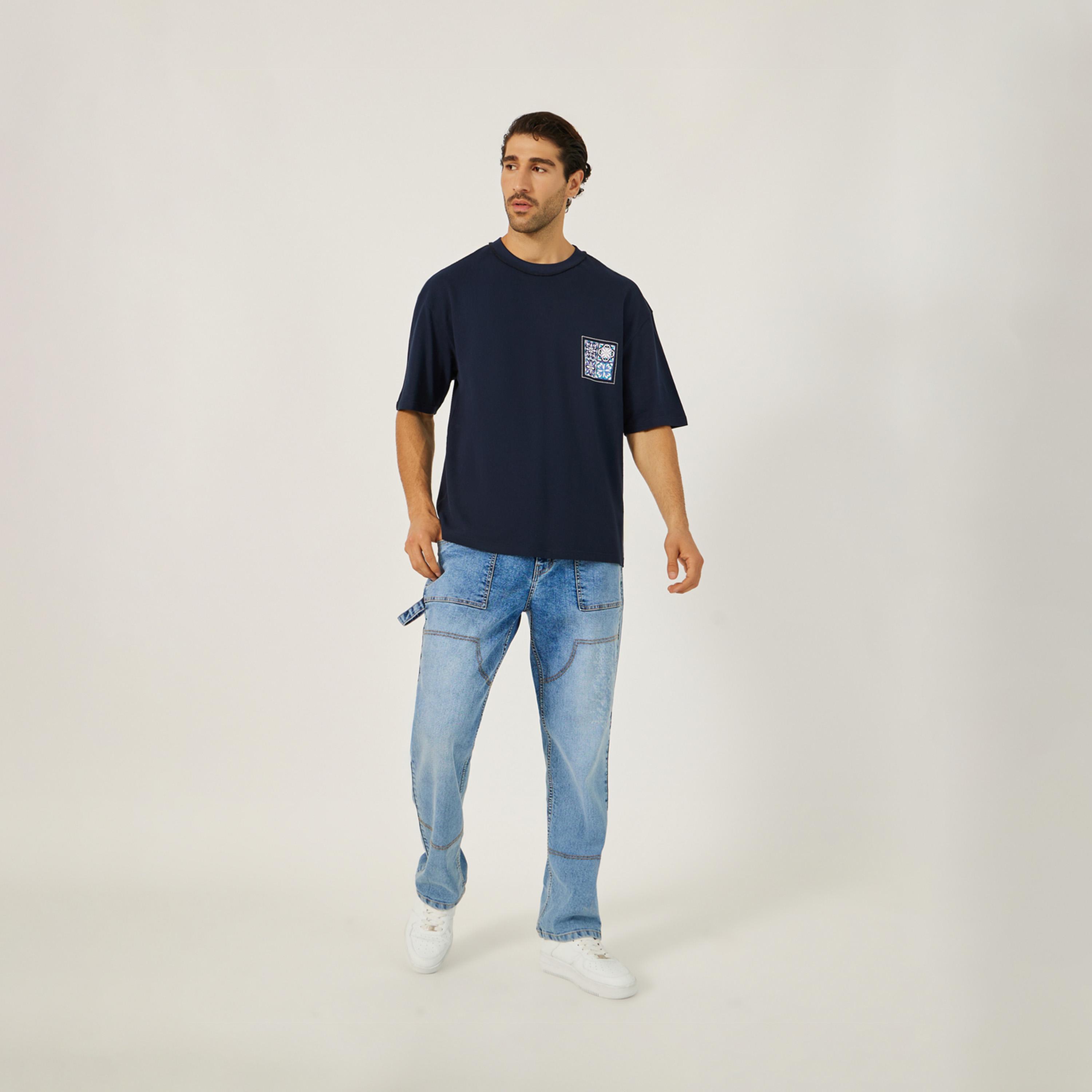 ستايلي - تي شيرت كبير الحجم بطبعة جرافيكية ورقبة دائرية-men-clothing-tshirtsandpolos-tshirts-image-2