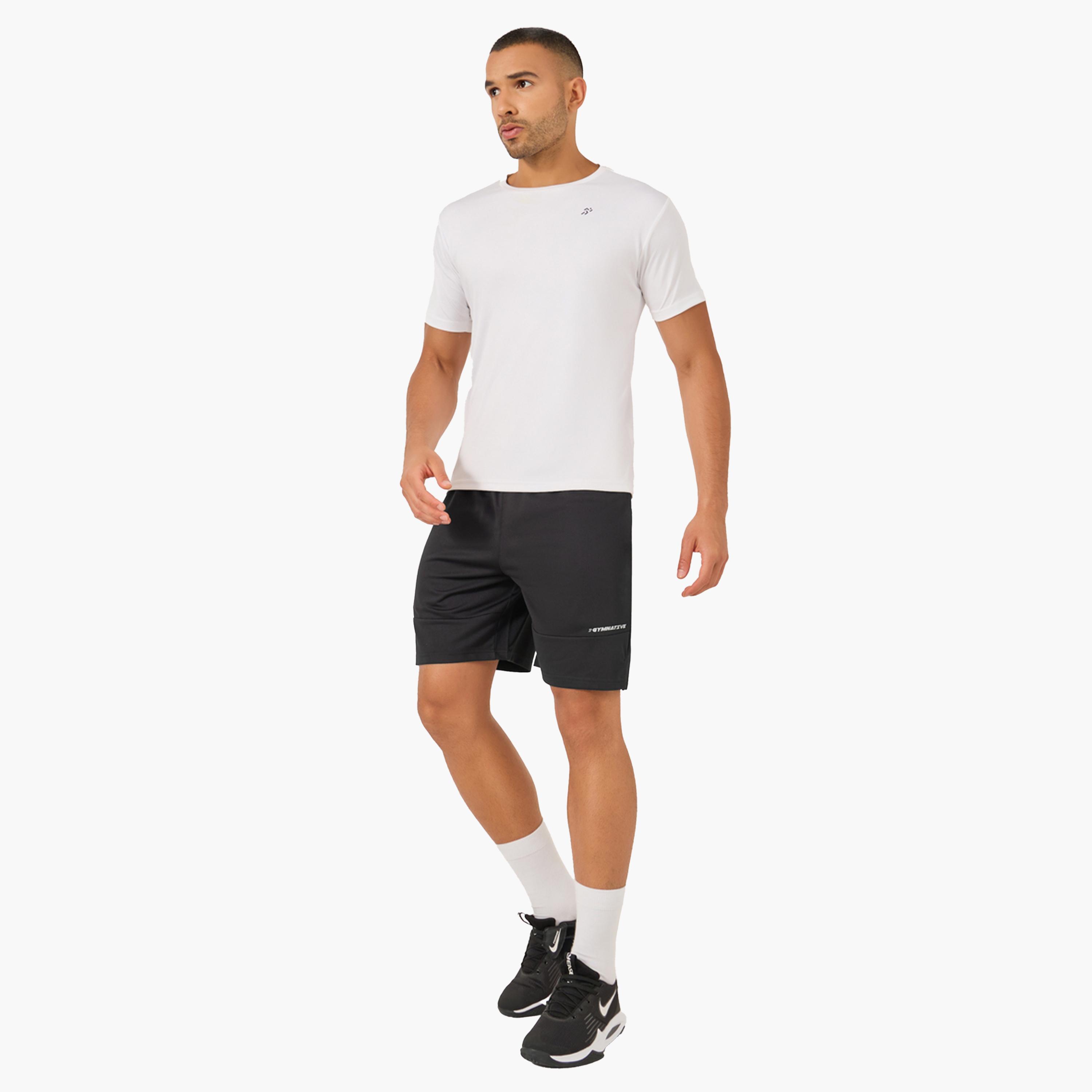 ستايلي - شورت تدريب بقصّة عادية وطبعة شعار-men-clothing-sportswearandactivewear-bottoms-shorts-image-2