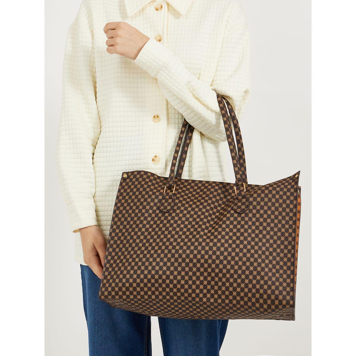 شنطة بطبعة مونوغرام وتداخل لون مغاير-women-bagsandwallets-handbags-image-2